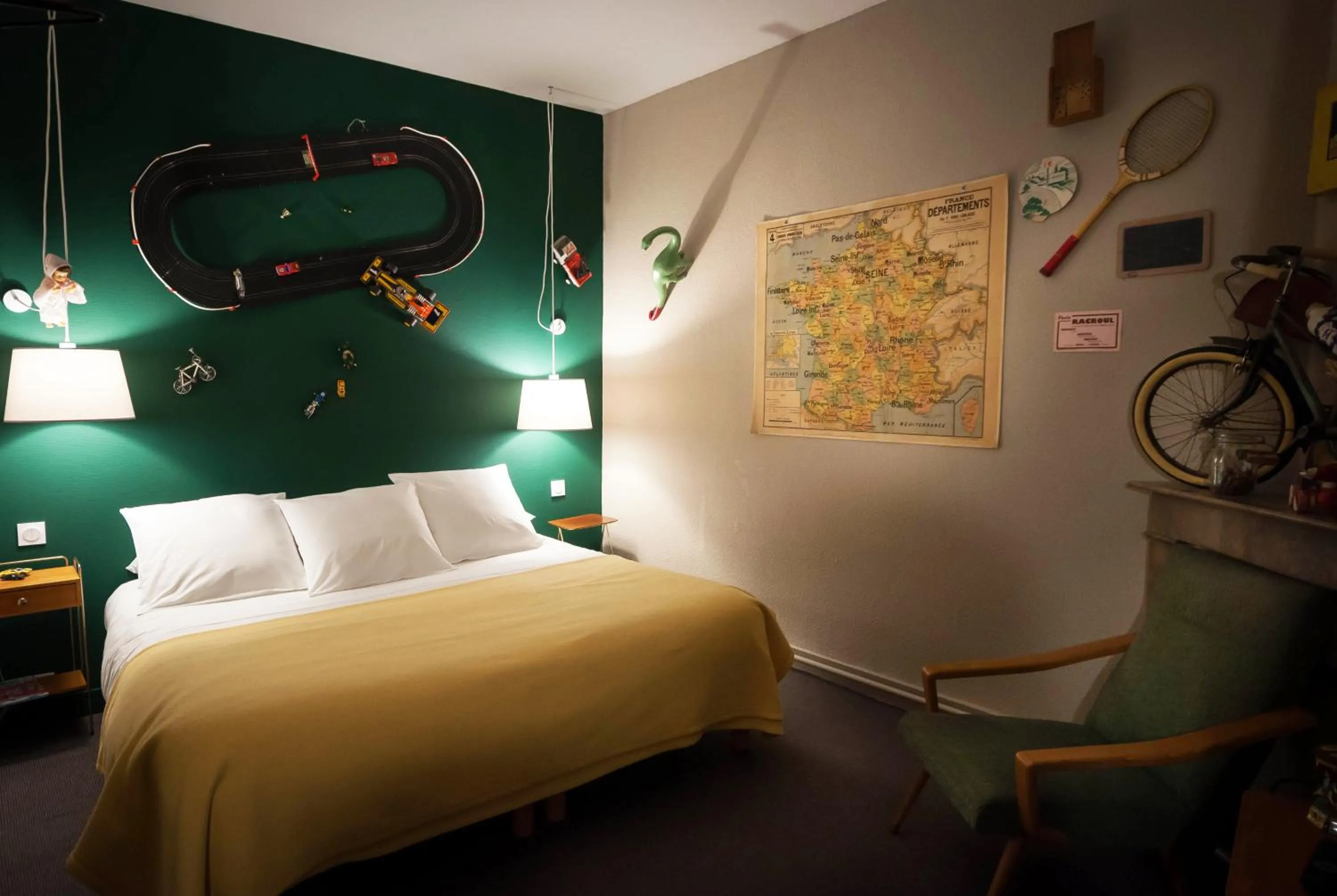 Photo of the whole room, Bed in Hotel Auberge des Remparts