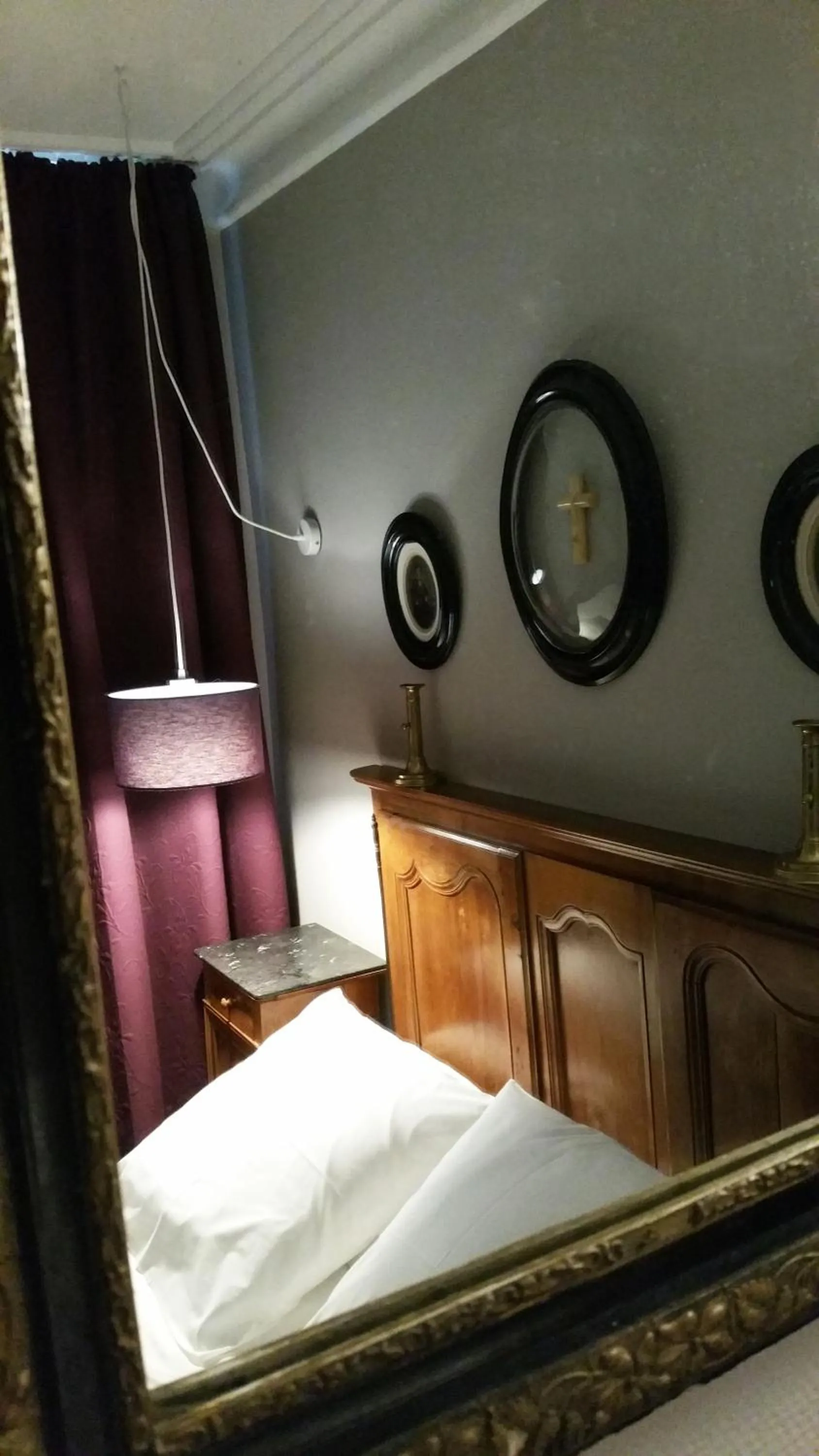 Decorative detail, Bed in Hotel Auberge des Remparts