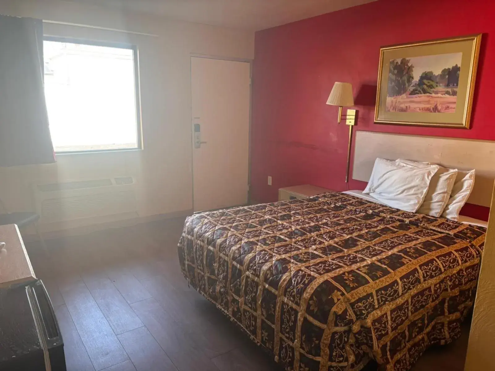 Single Room - single occupancy in ECONOMY INN & SUITES Single Room - single occupancy in ECONOMY INN & SUITES