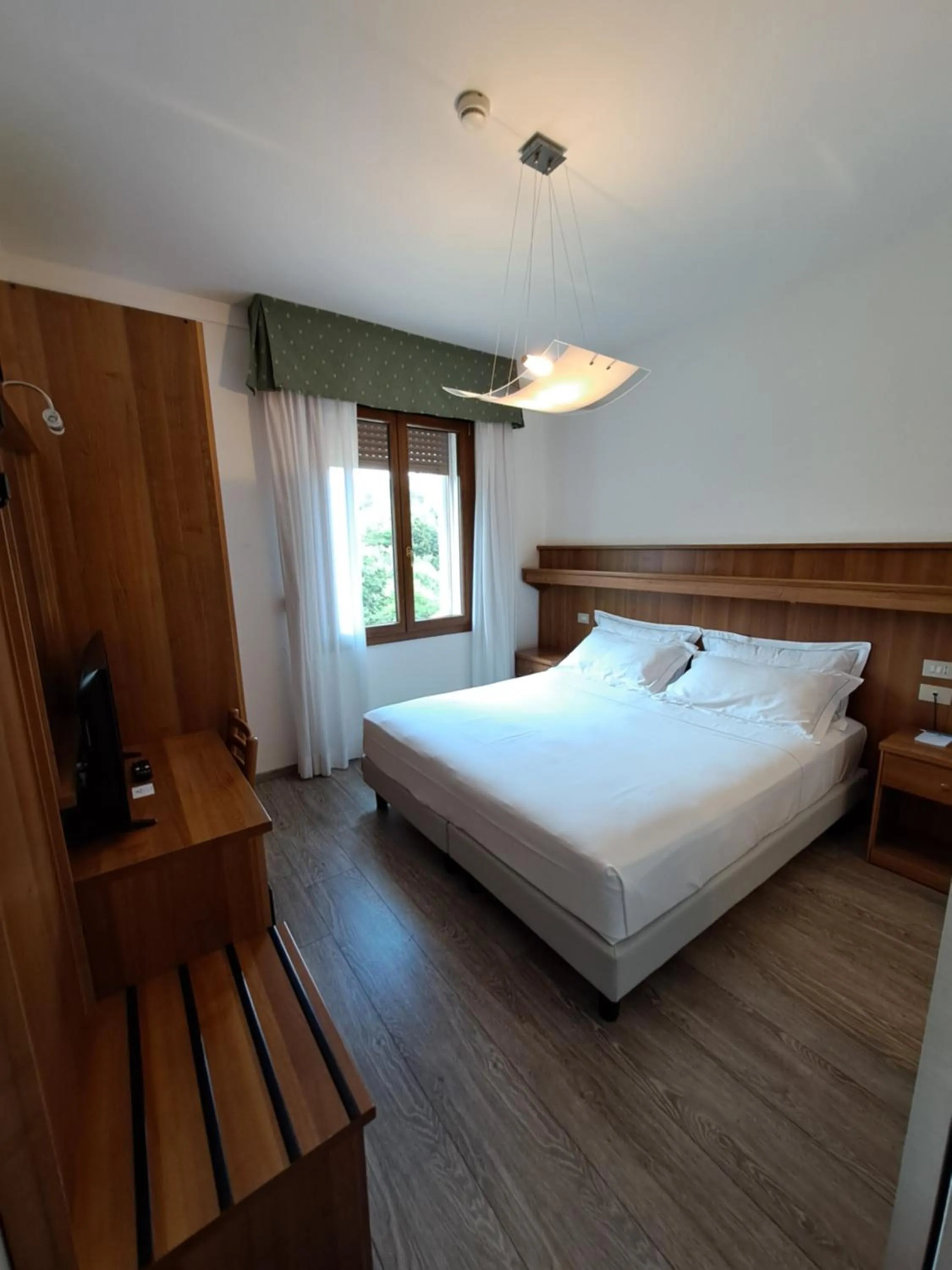 Bedroom, Bed in Hotel Alla Dolina