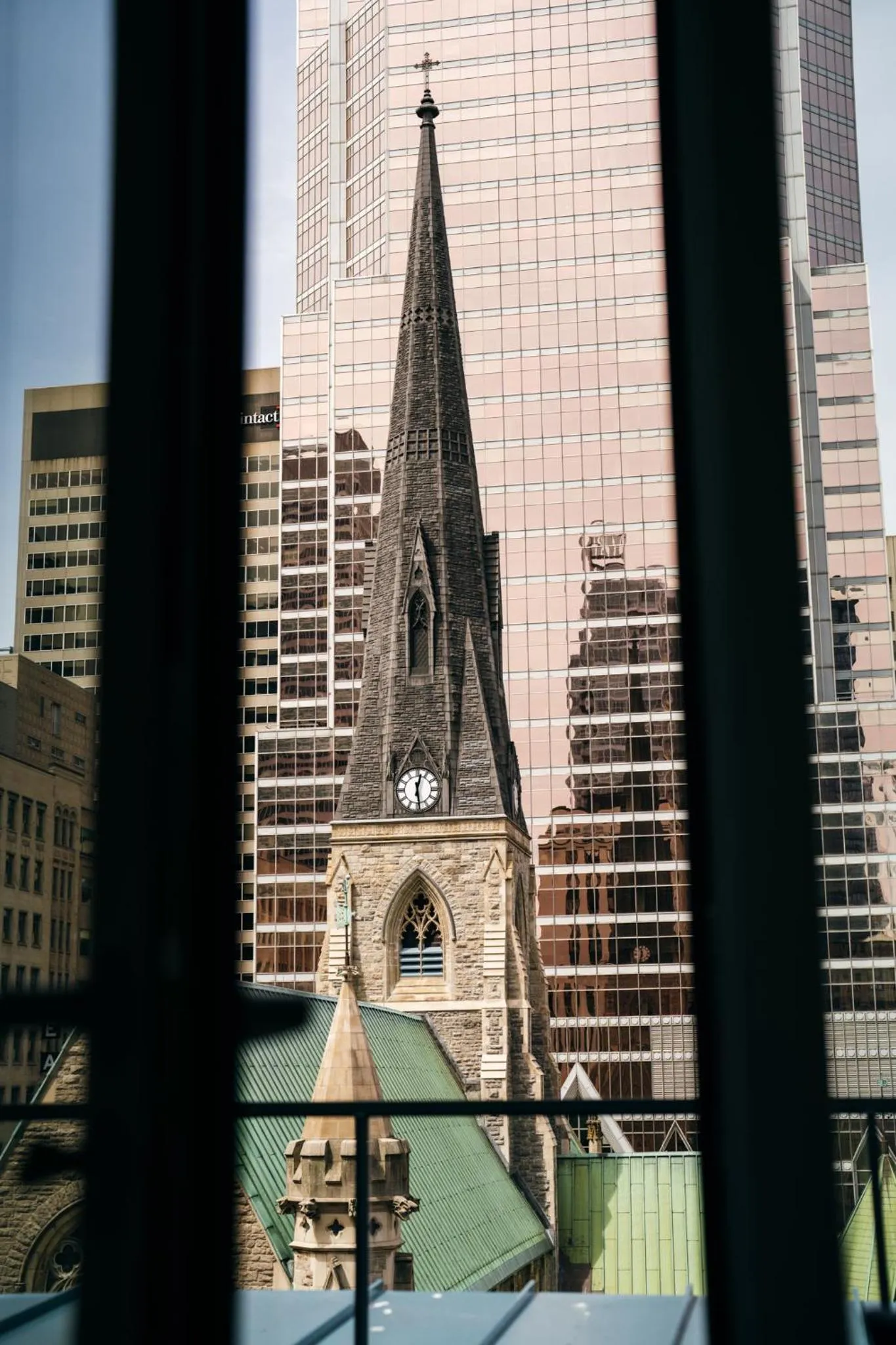 City view in Hôtel Birks Montréal