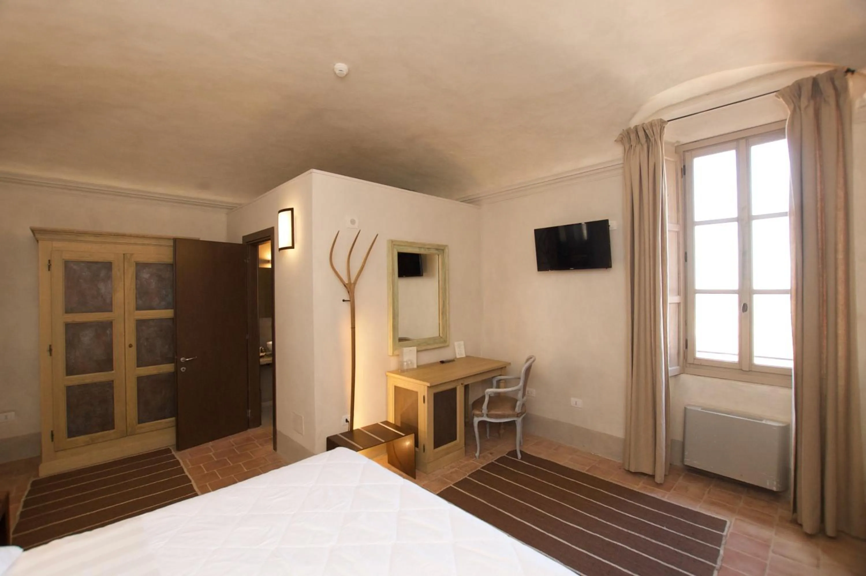 Photo of the whole room, Bed in Hotel San Giovanni Resort