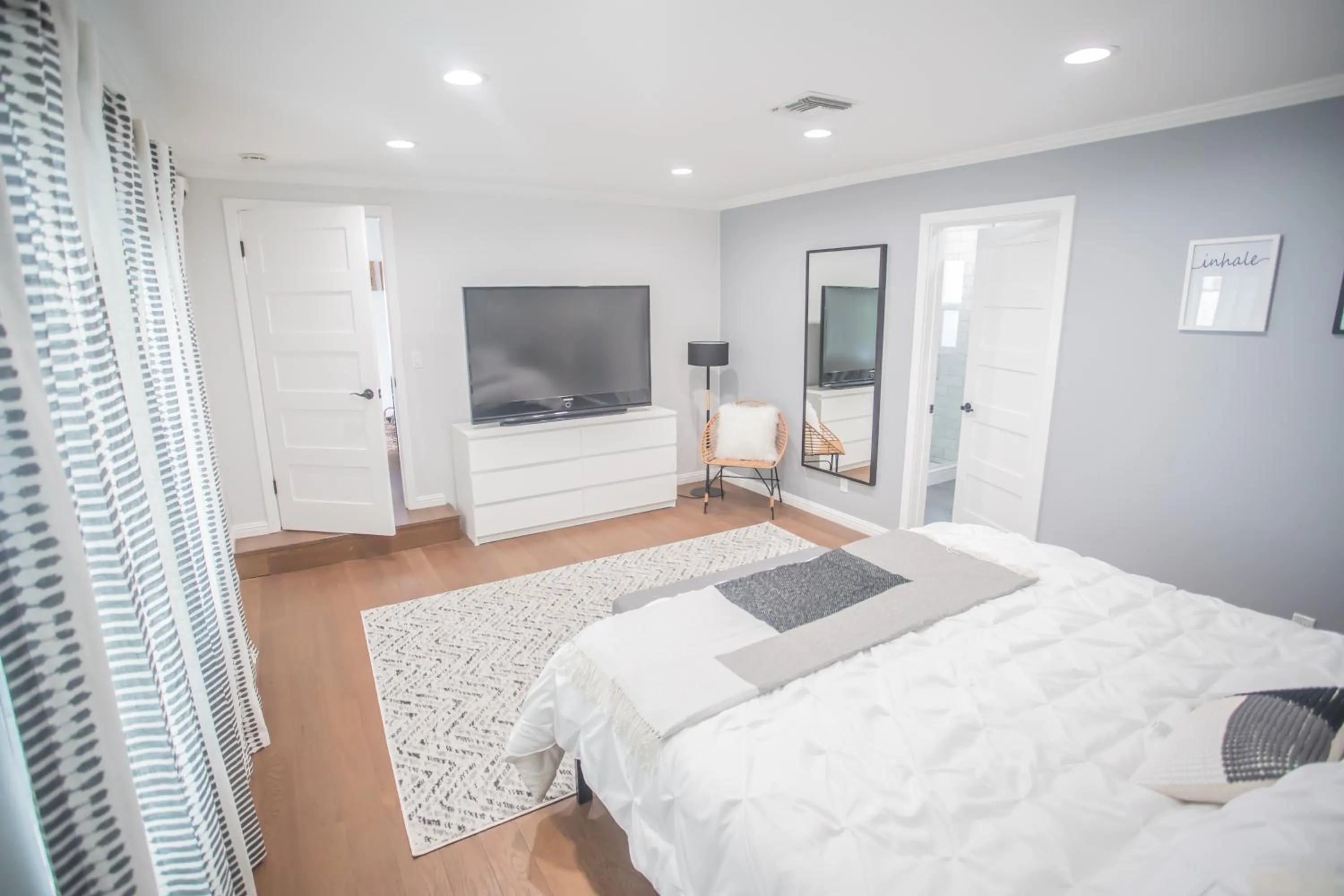 Bed in Enchanting Sherman Oaks Home With Pool permit #HSR two five zero zero 3222