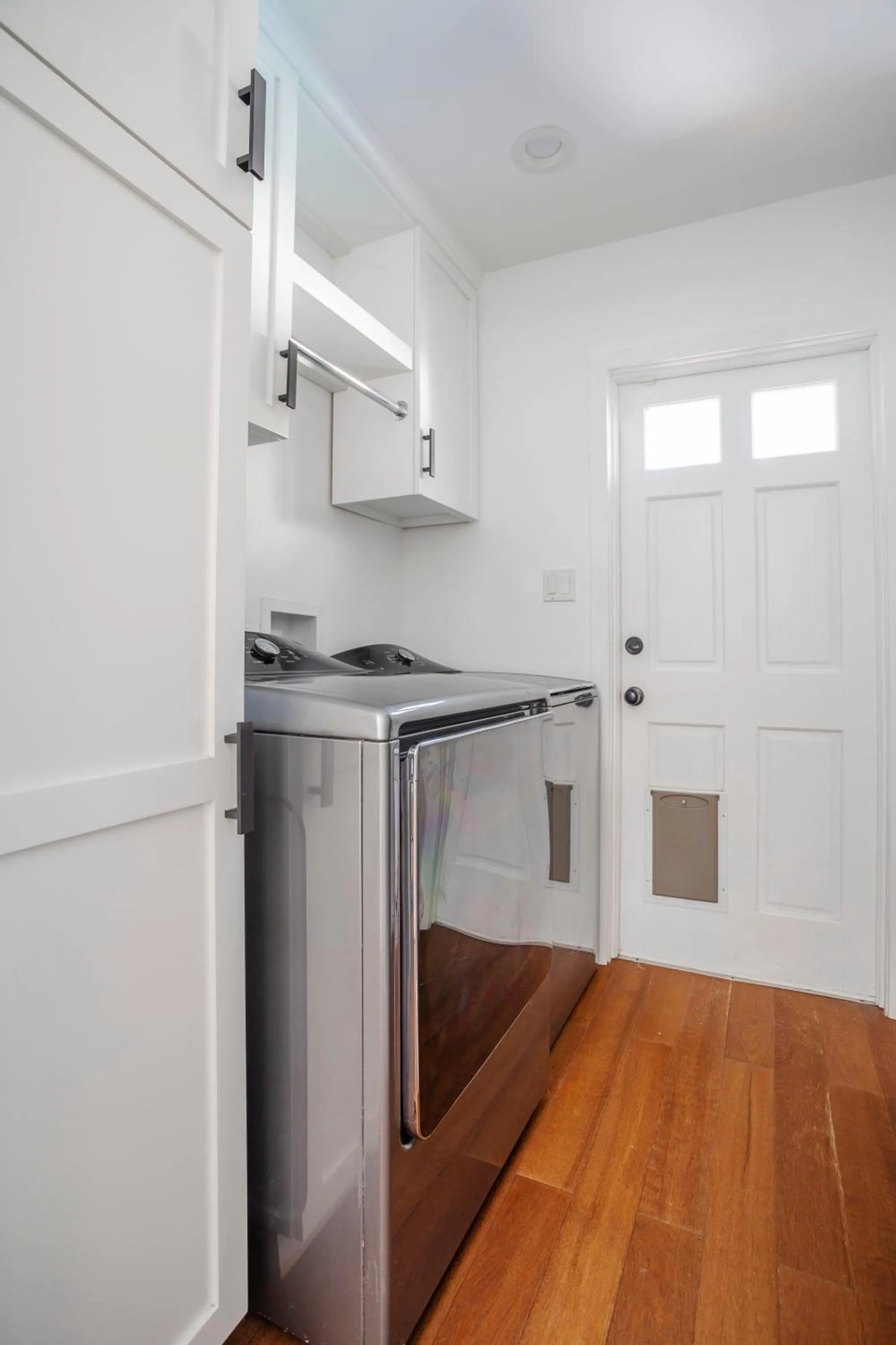 laundry in Enchanting Sherman Oaks Home With Pool permit #HSR two five zero zero 3222