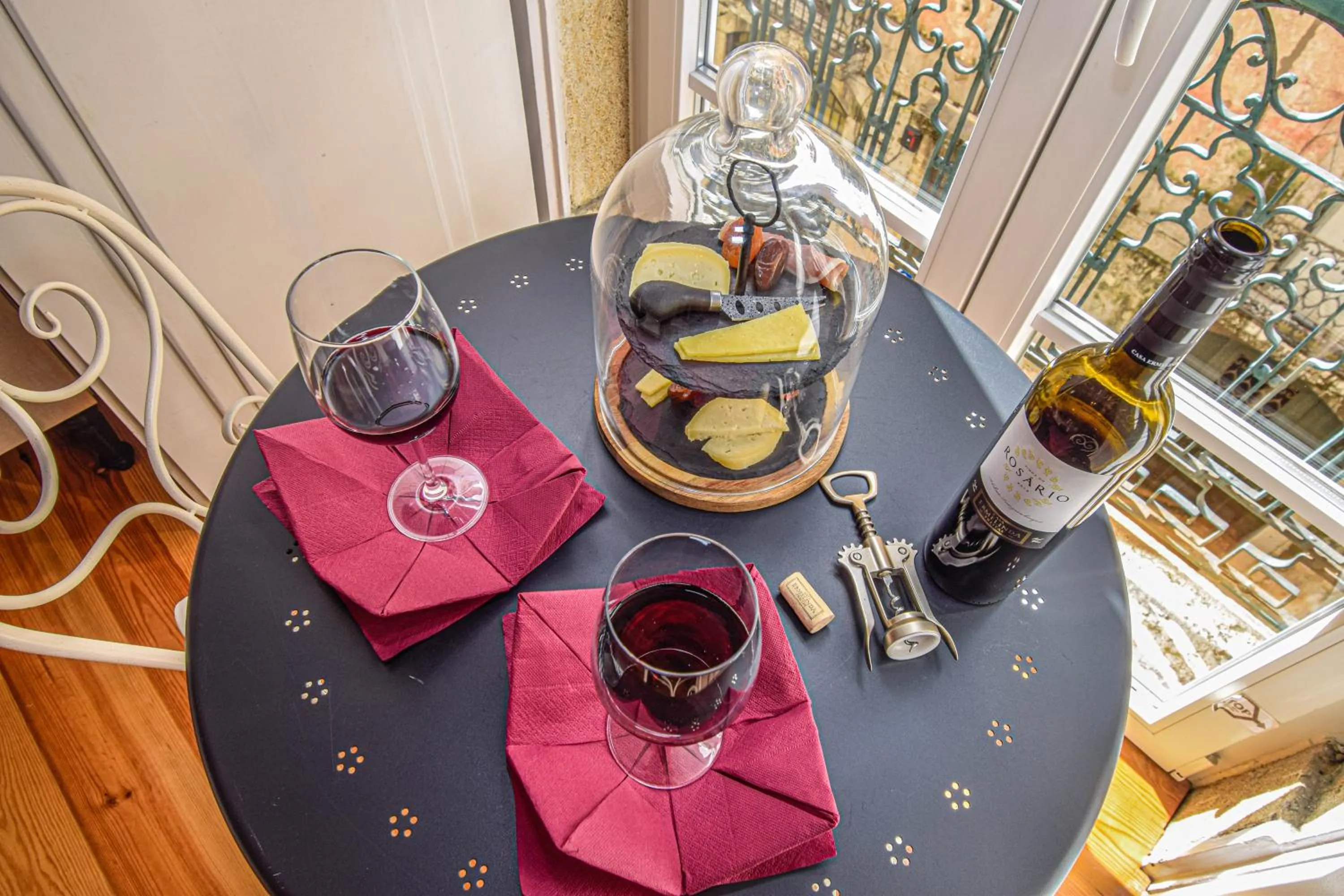 Food and drinks in B in B Lisbon Downtown Suites