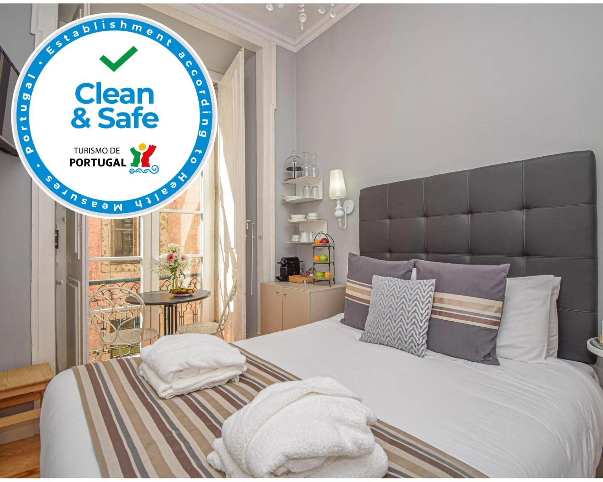 Logo/Certificate/Sign, Bed in B in B Lisbon Downtown Suites