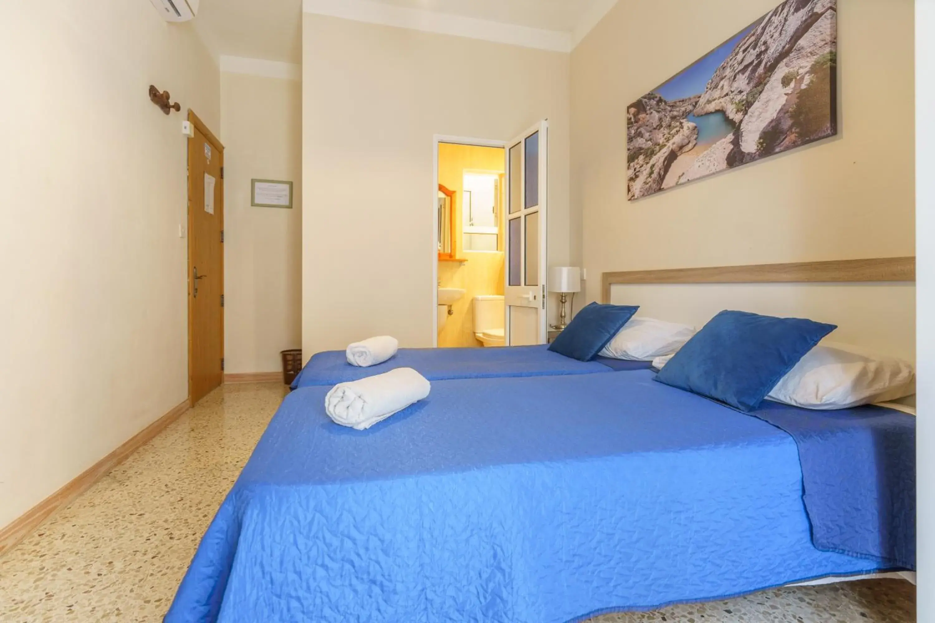 Bed in Lantern Guest House Bed in Lantern Guest House