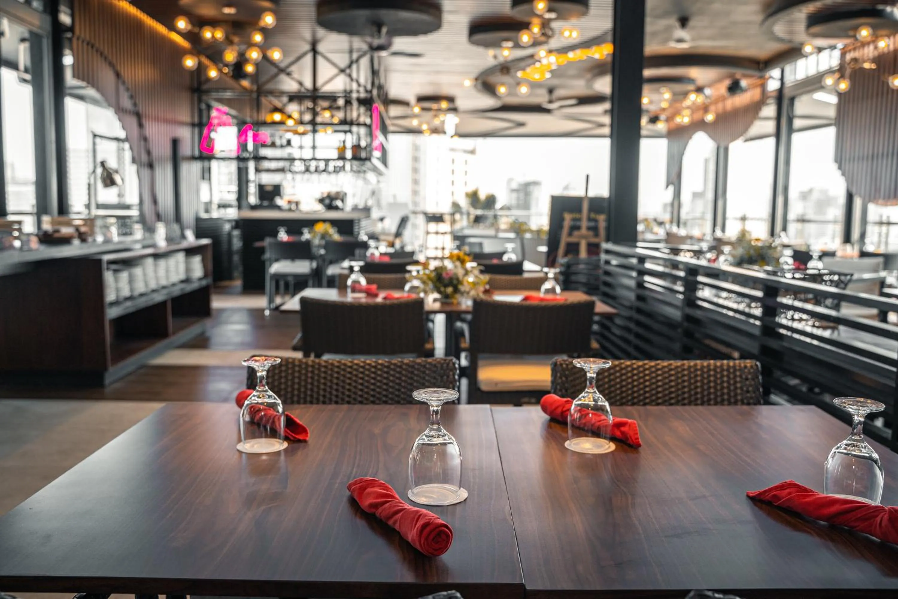 Restaurant/places to eat in Yello! Hotel