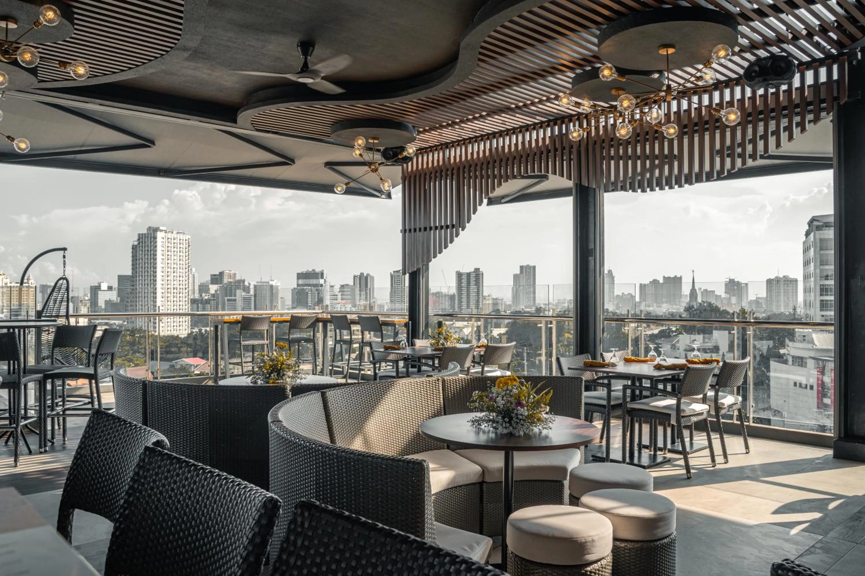 Restaurant/places to eat in Yello! Hotel