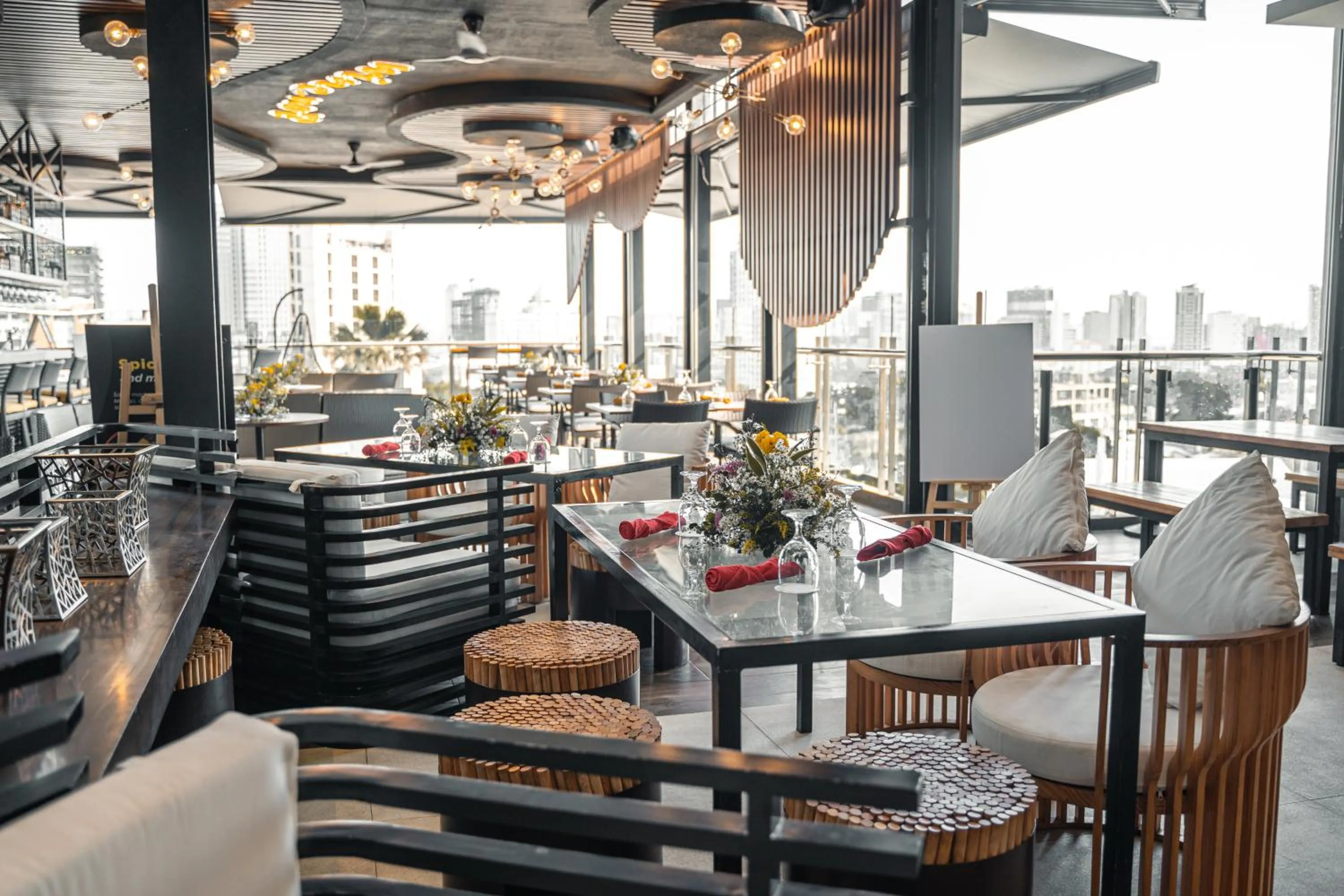 Restaurant/places to eat in Yello! Hotel