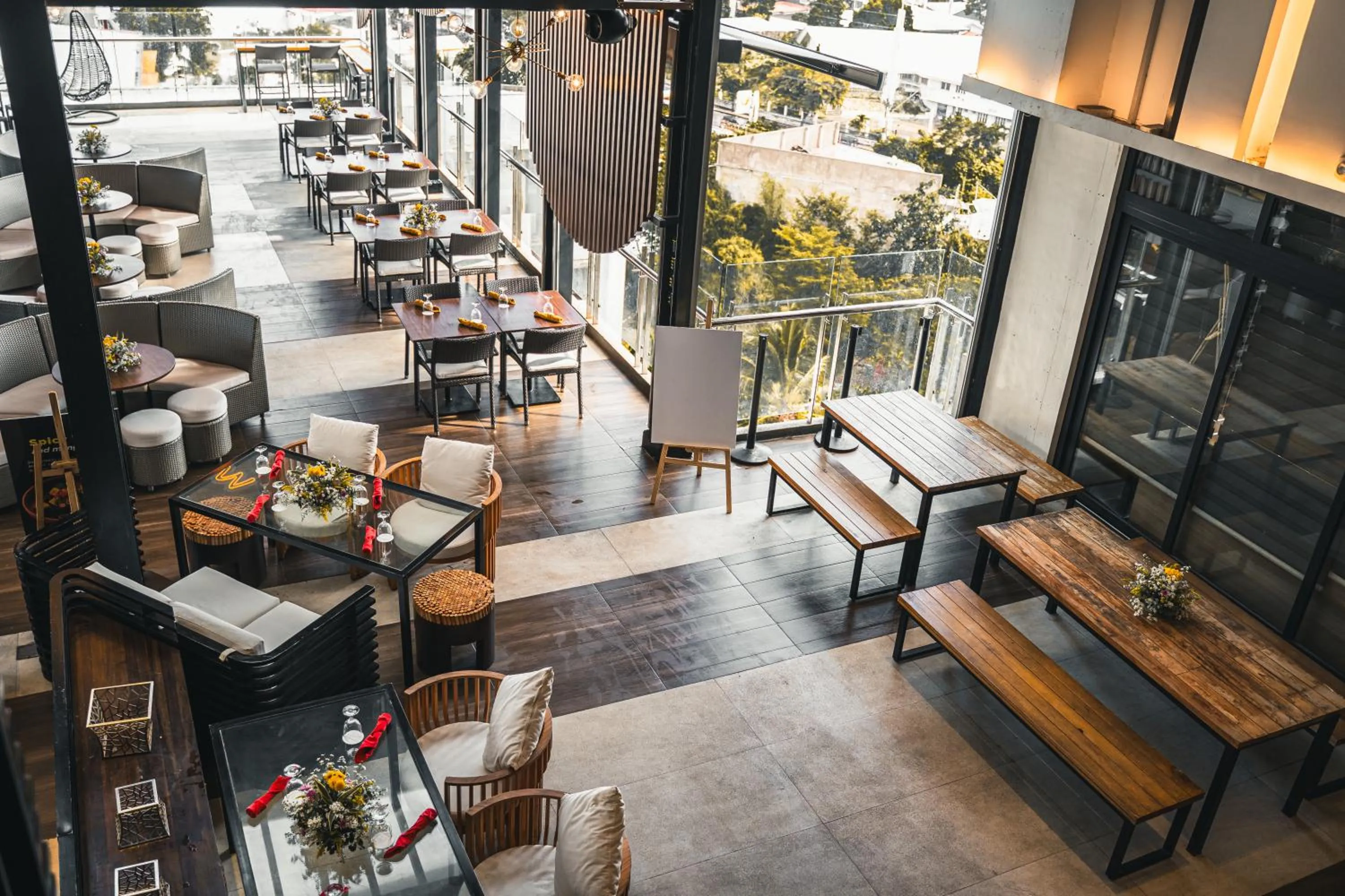 Restaurant/places to eat in Yello! Hotel