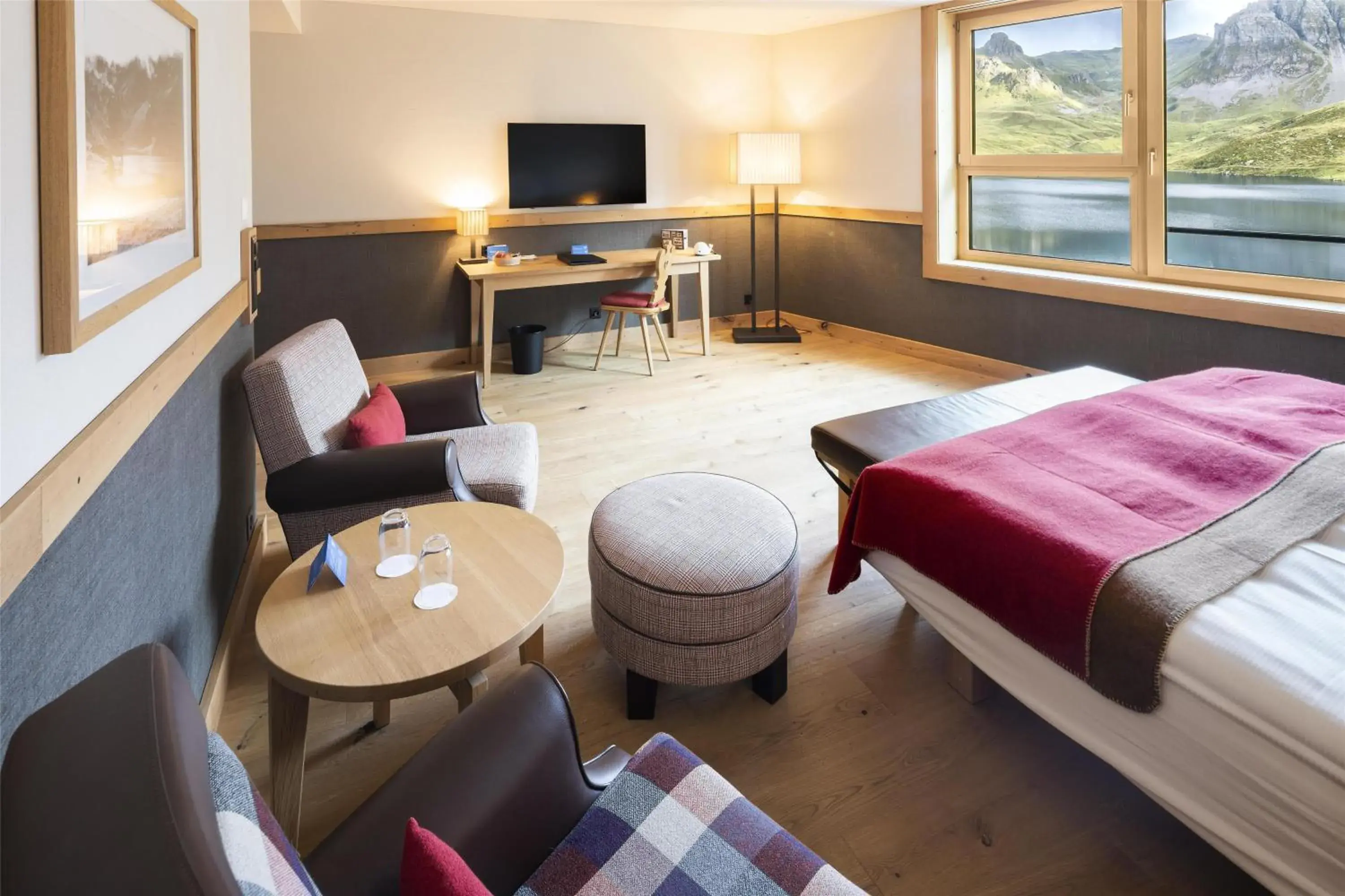 Superior Lake View Room - in family friendly Lago Lodge in Frutt Mountain Resort Superior Lake View Room - in family friendly Lago Lodge in Frutt Mountain Resort