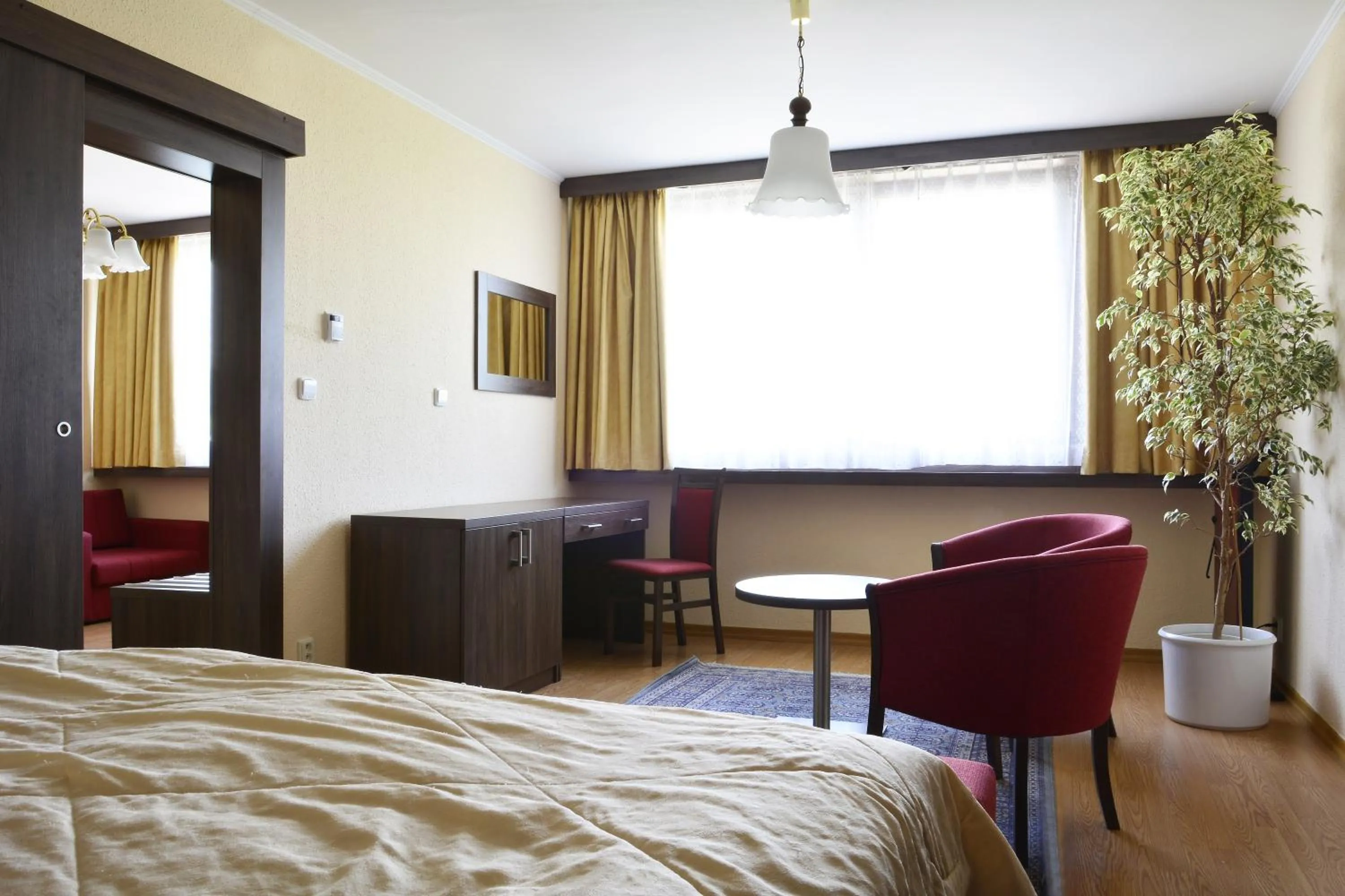 Living room, Bed in Hotel Olympik