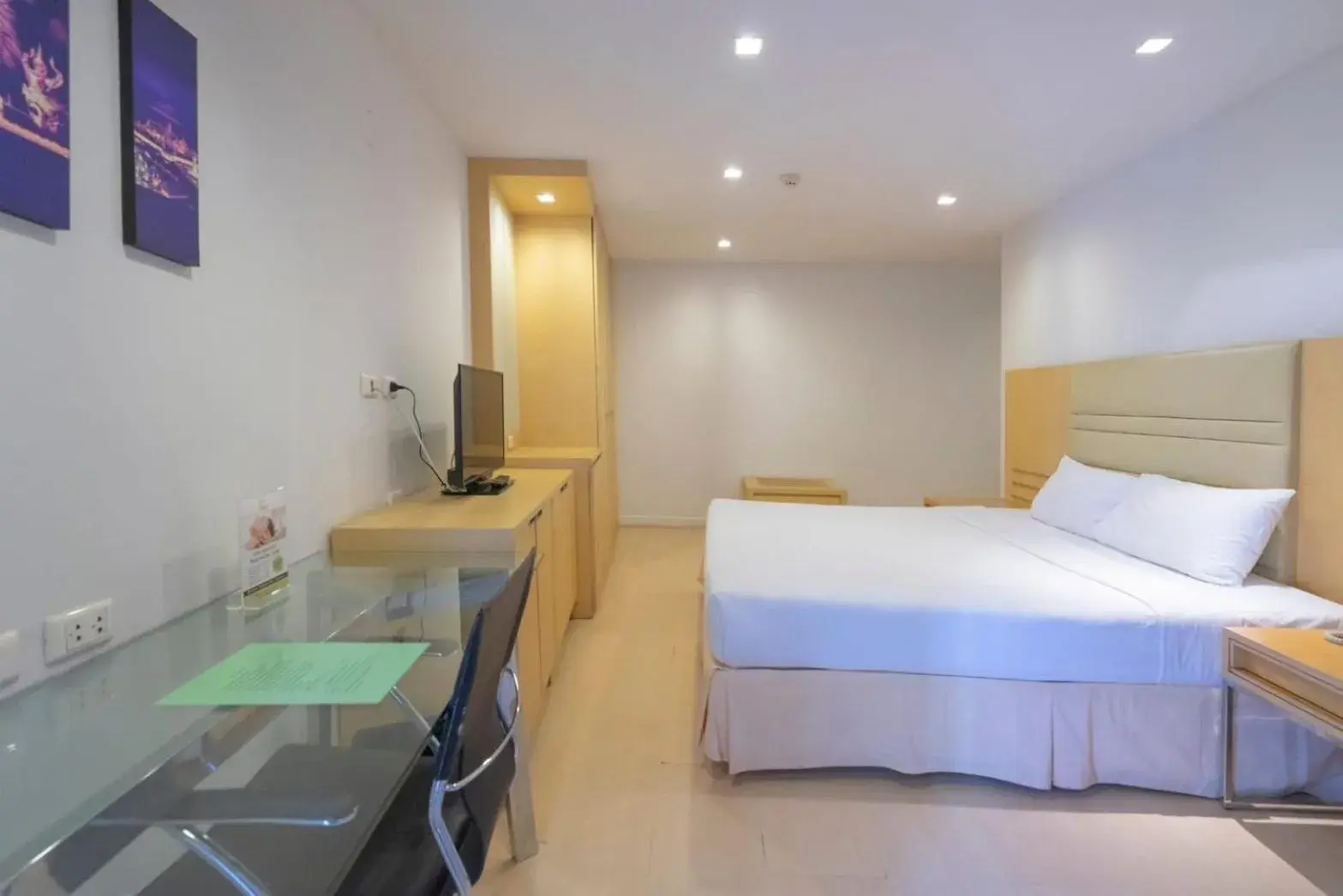 Bed in The Tivoli Hotel Bed in The Tivoli Hotel