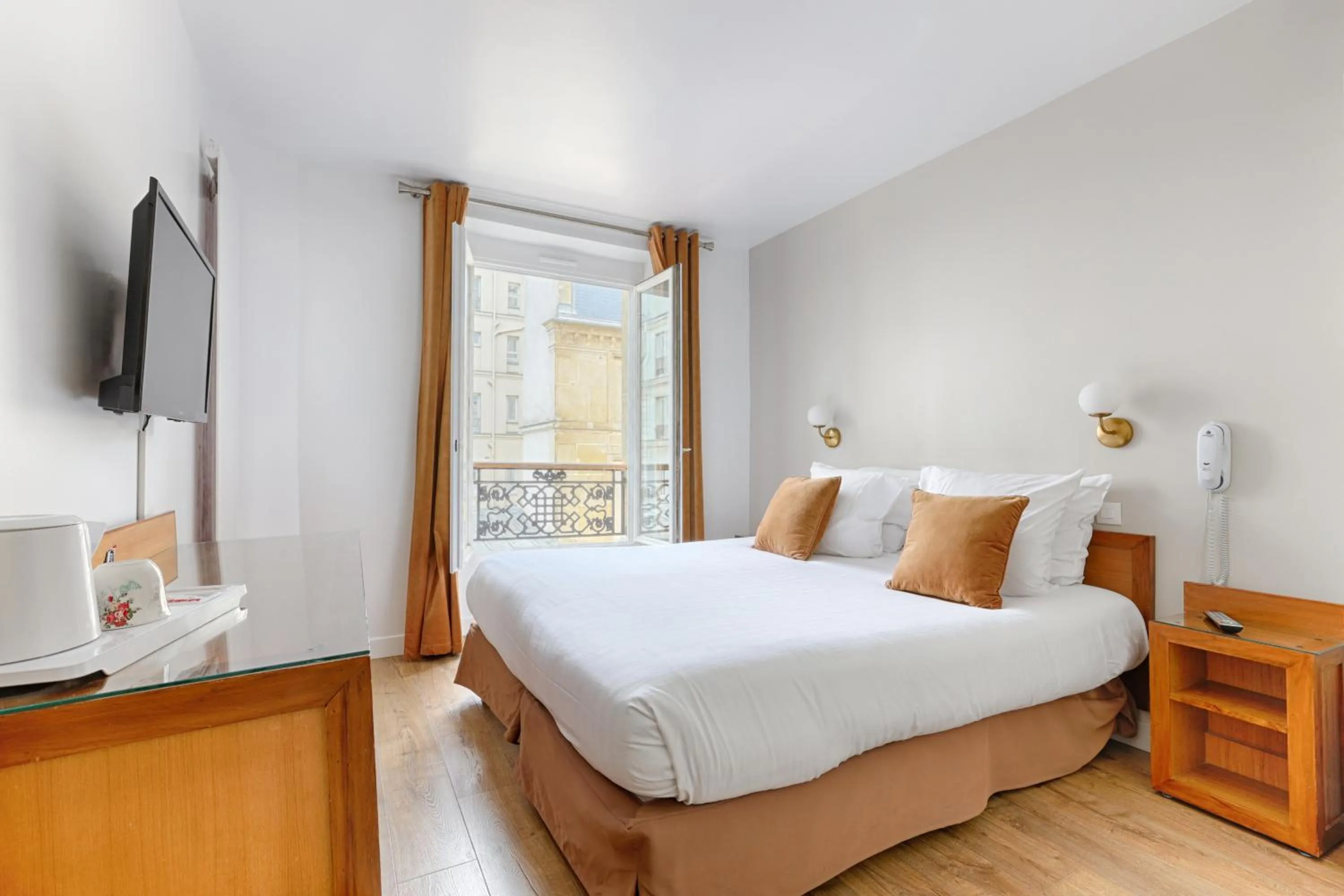 Bed in Hôtel Du Leman