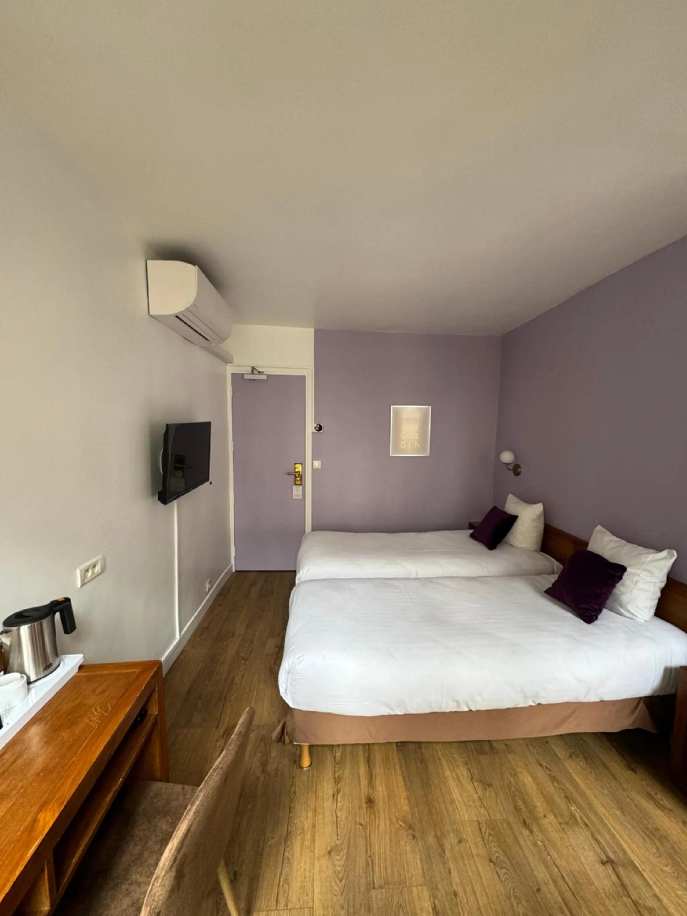 Bed in Hôtel Du Leman