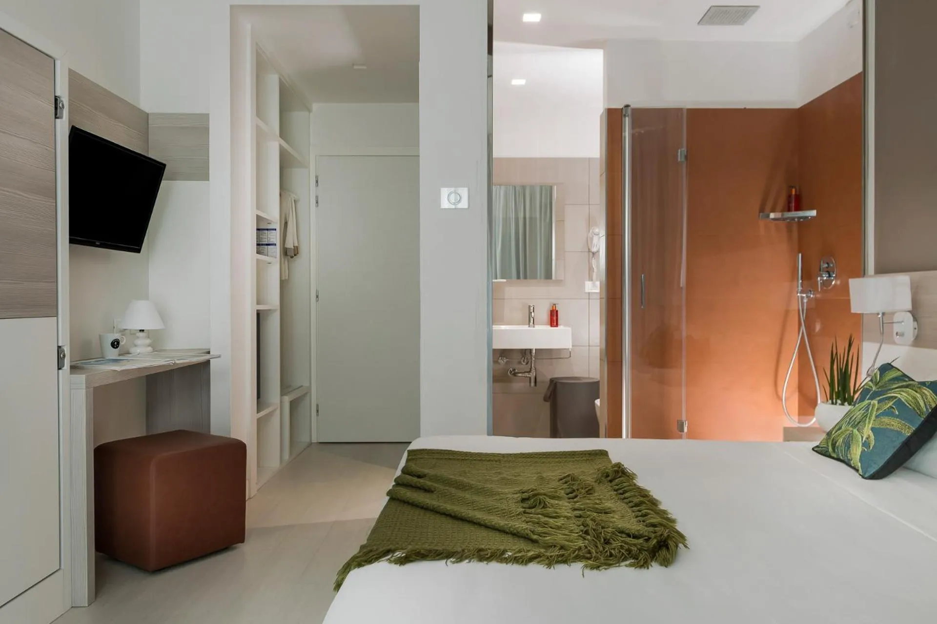 Bedroom, Bed in Hotel Delle Rose