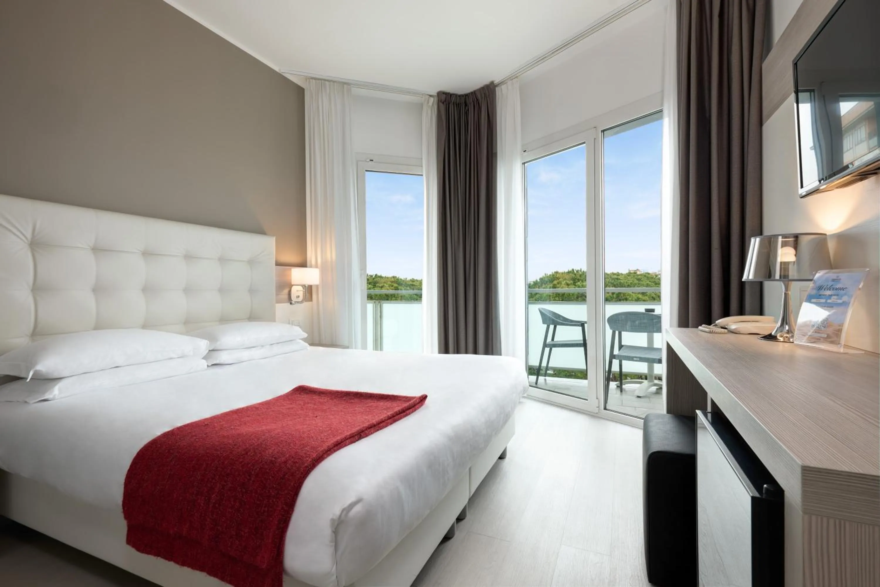 Bedroom, Bed in Hotel Delle Rose