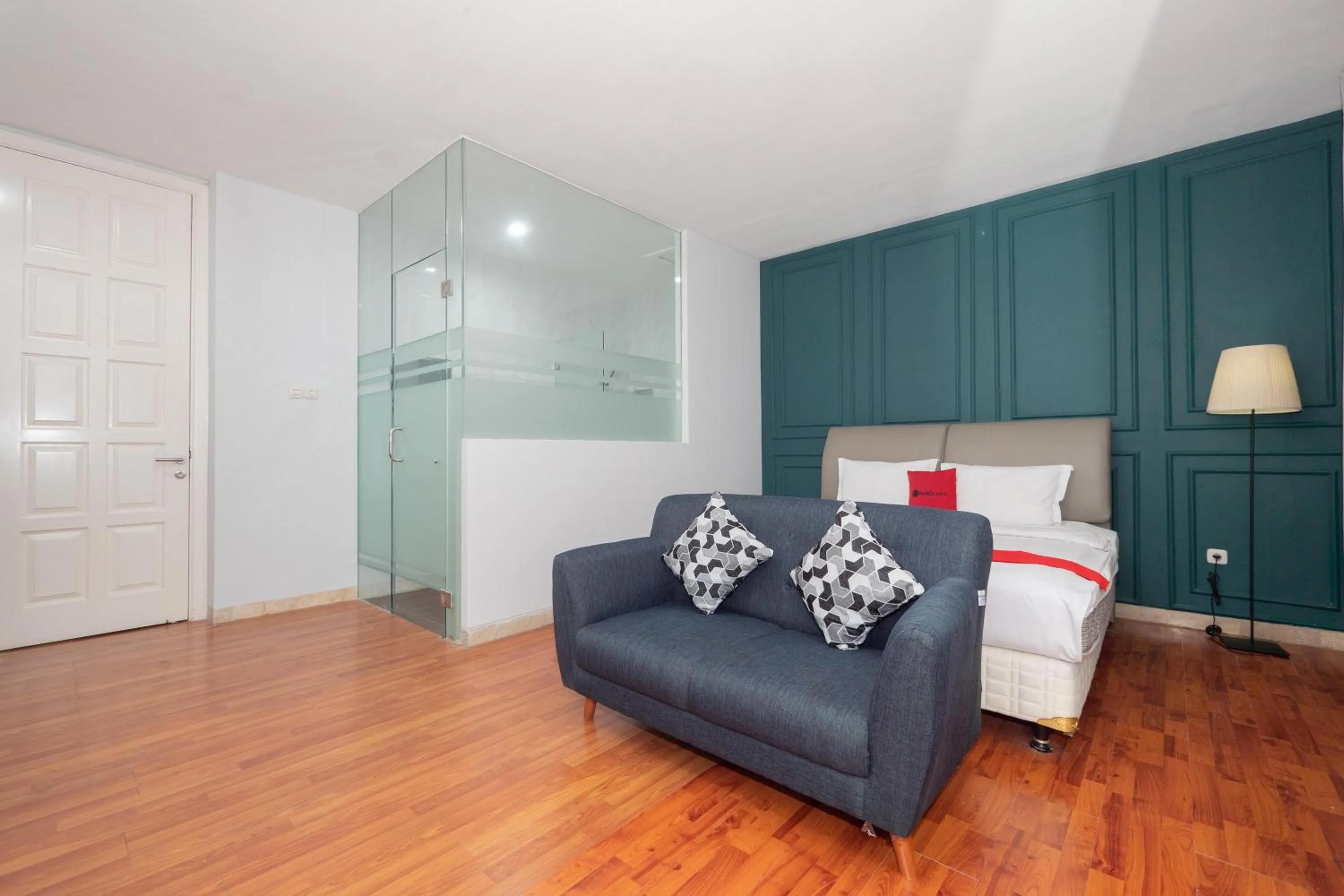 Bed in RedDoorz Premium near RS Pondok Indah