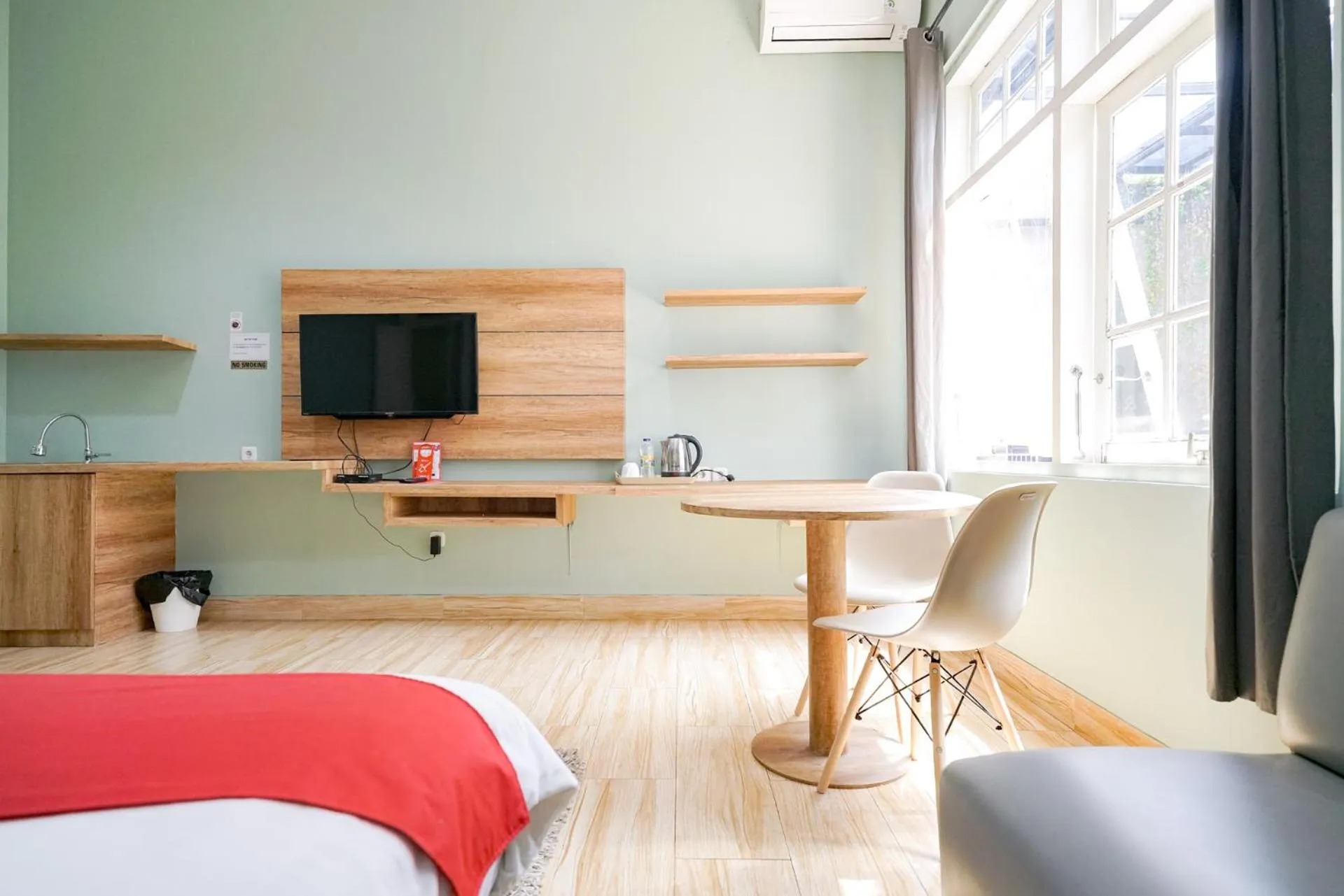 Bedroom in RedDoorz Premium near RS Pondok Indah