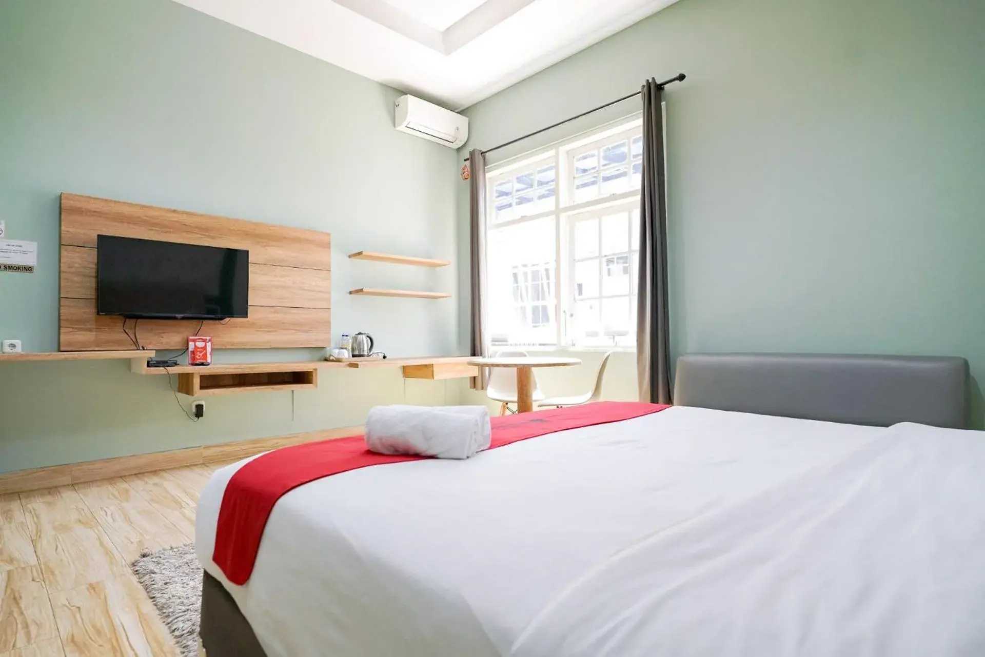 Bedroom in RedDoorz Premium near RS Pondok Indah Bedroom in RedDoorz Premium near RS Pondok Indah