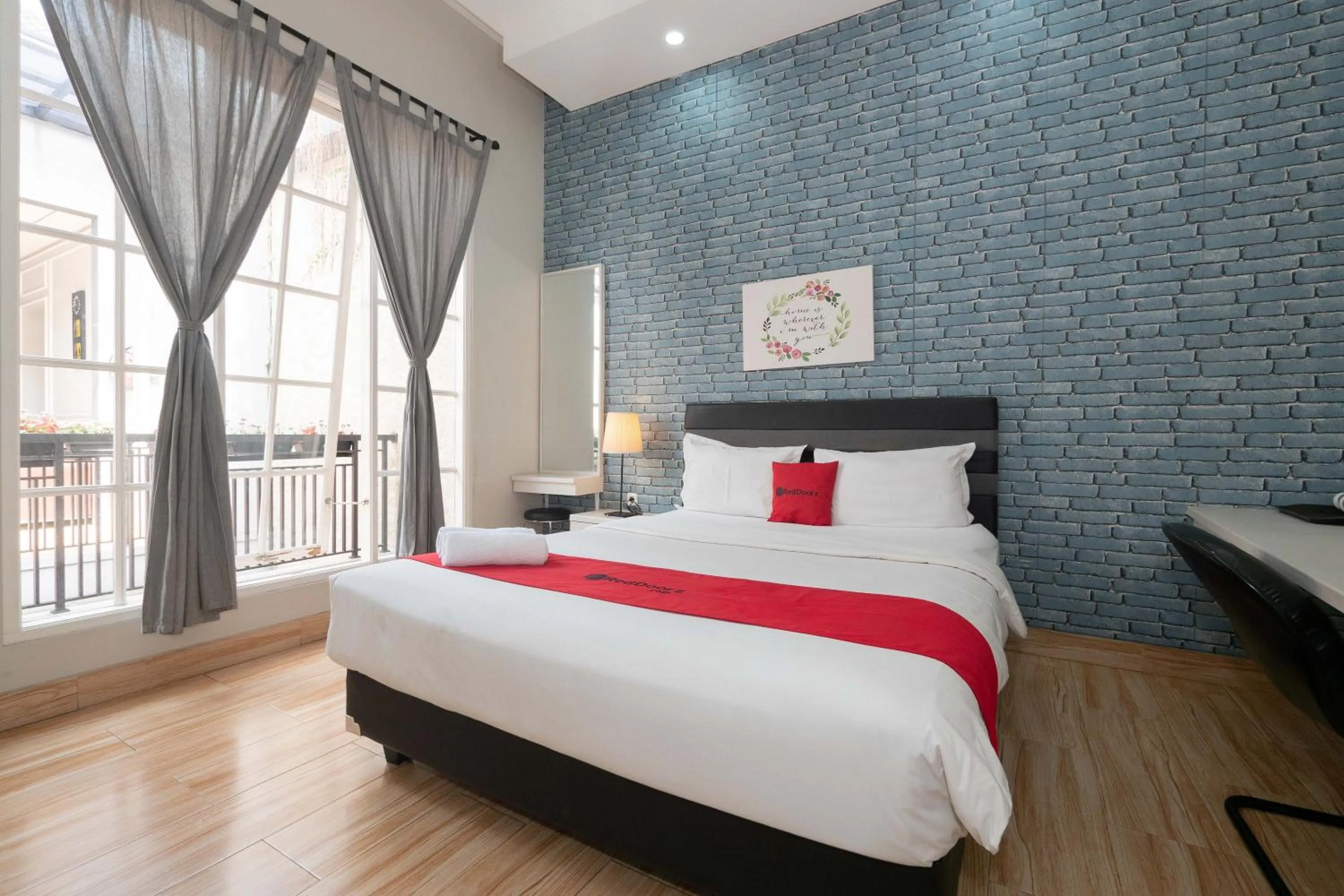Bed in RedDoorz Premium near RS Pondok Indah