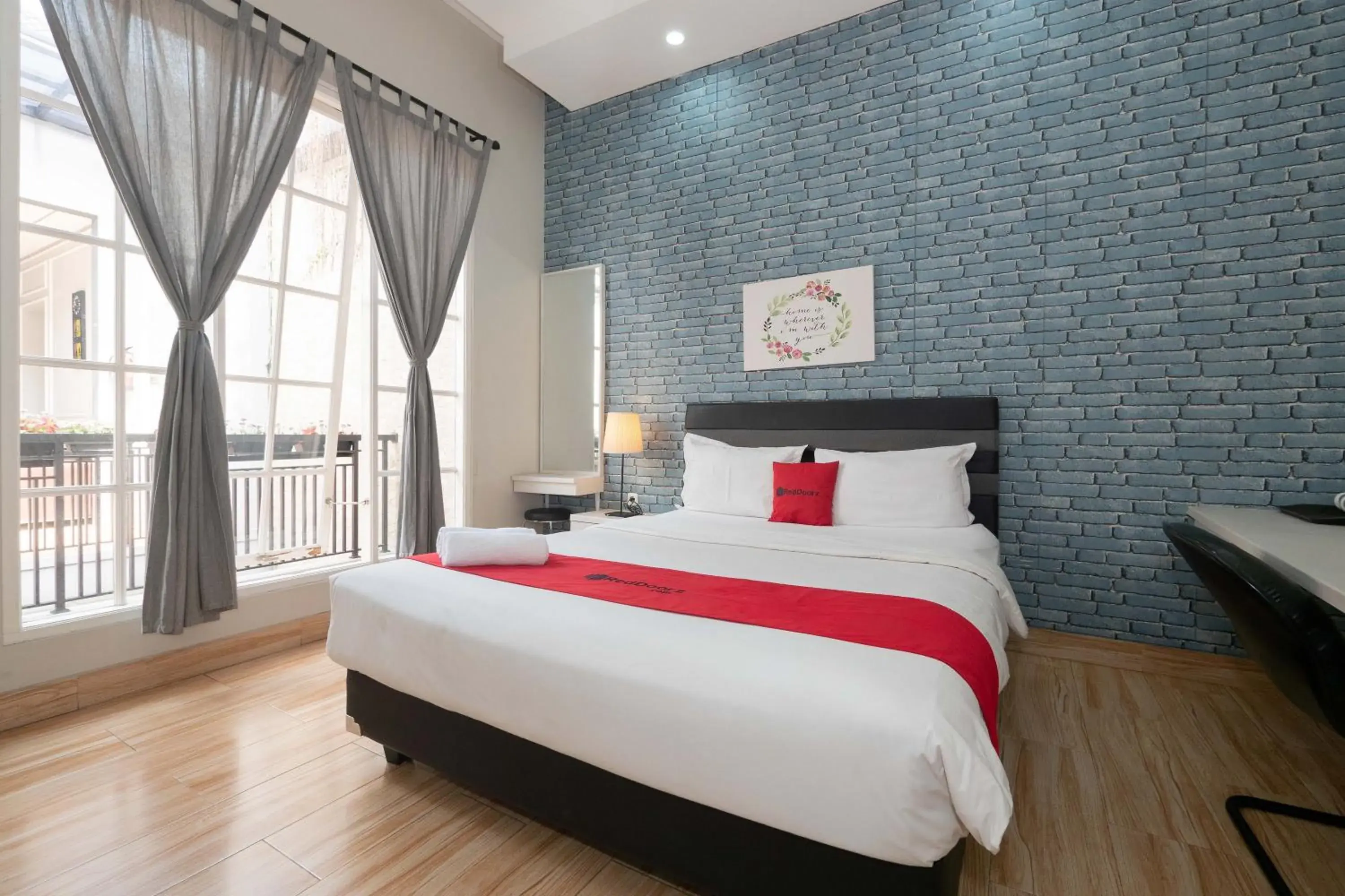 RedDoorz Premium near RS Pondok Indah RedDoorz Premium near RS Pondok Indah