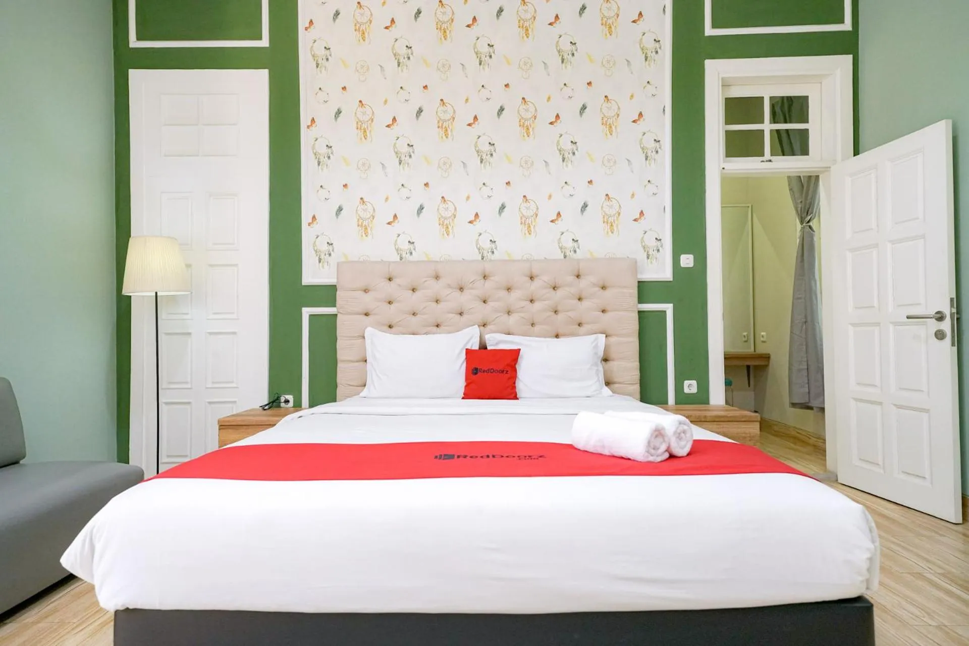 Bedroom in RedDoorz Premium near RS Pondok Indah