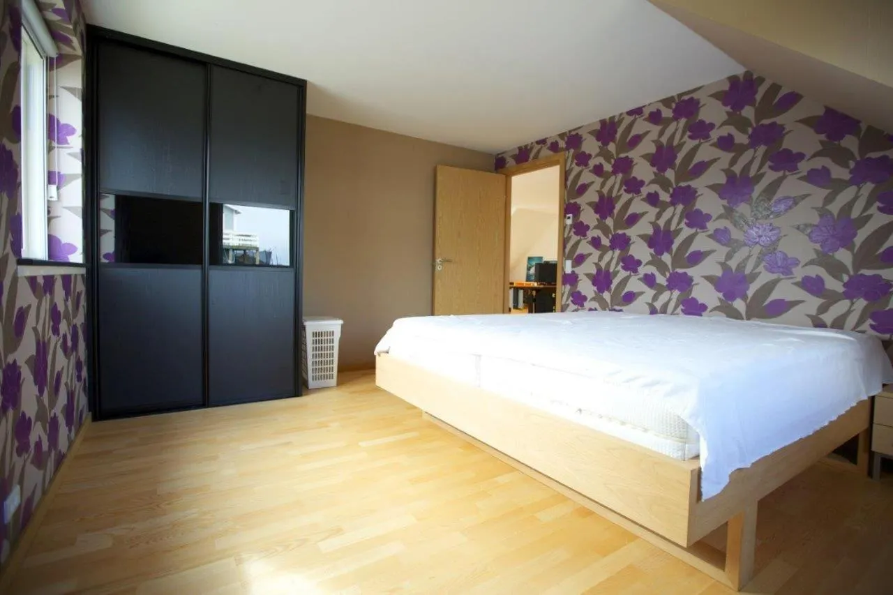 Deluxe Double Room with Shared Bathroom - single occupancy in Eagle View