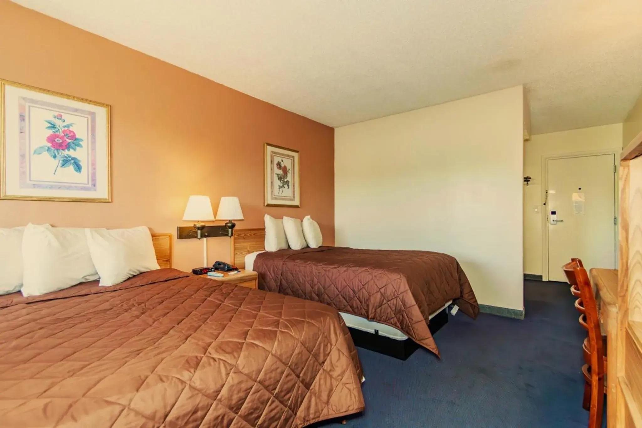 Double Room with Two Double Beds in Americas Best Value Inn Ashtabula/Austinburg Double Room with Two Double Beds in Americas Best Value Inn Ashtabula/Austinburg