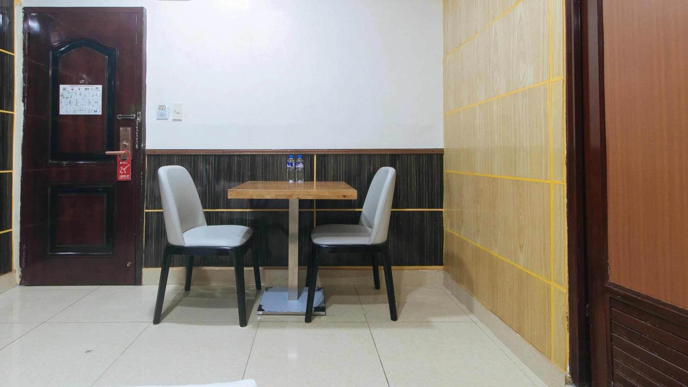 Living room in RedDoorz at Winter Hotel Araneta