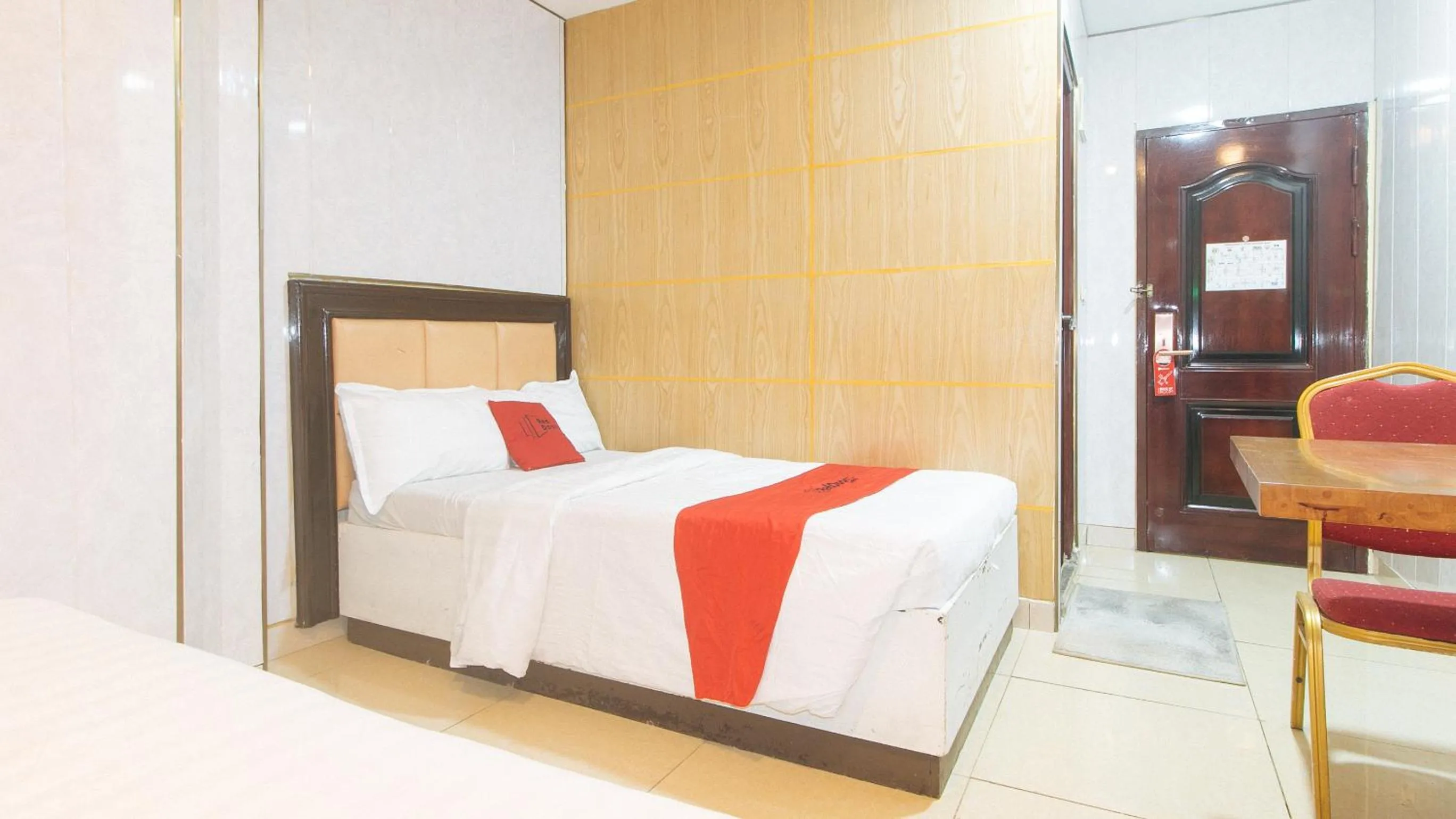 Photo of the whole room, Bed in RedDoorz at Winter Hotel Araneta