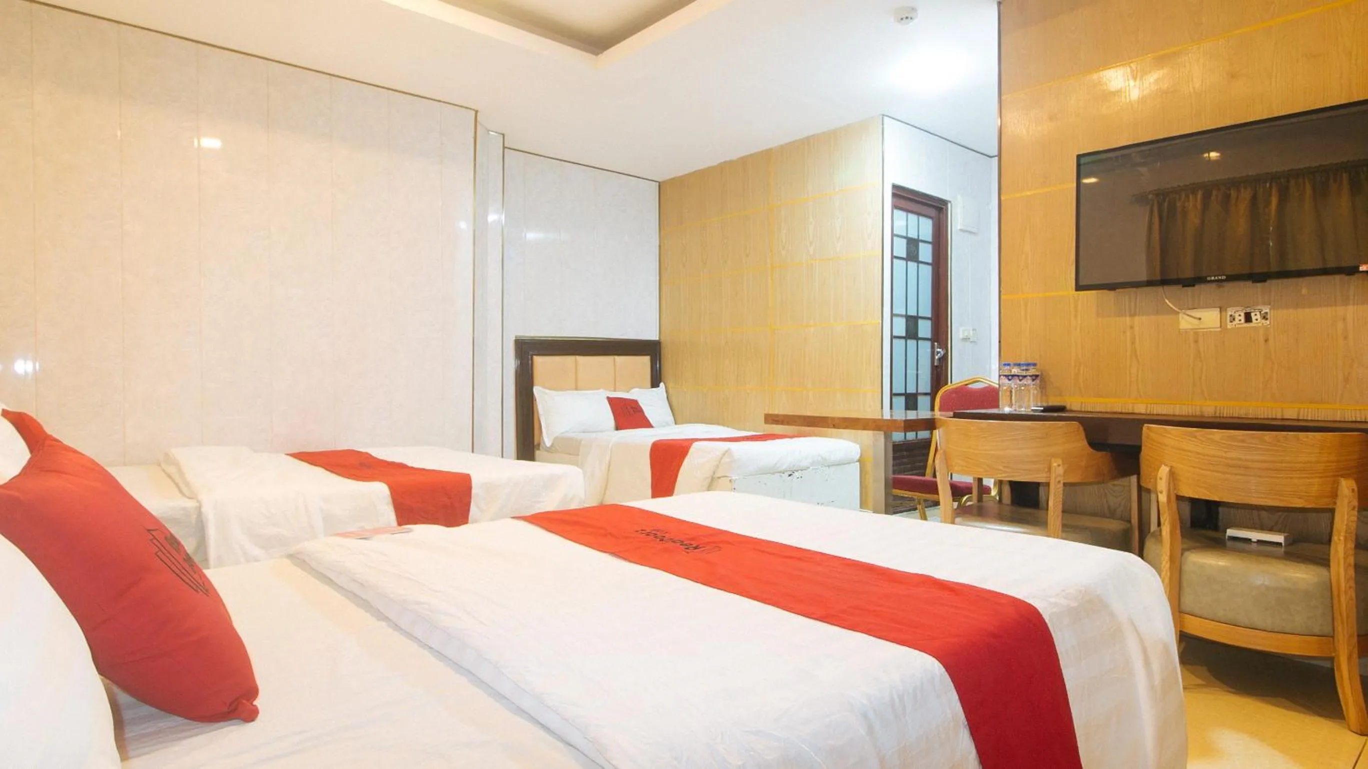 Bedroom, Bed in RedDoorz at Winter Hotel Araneta