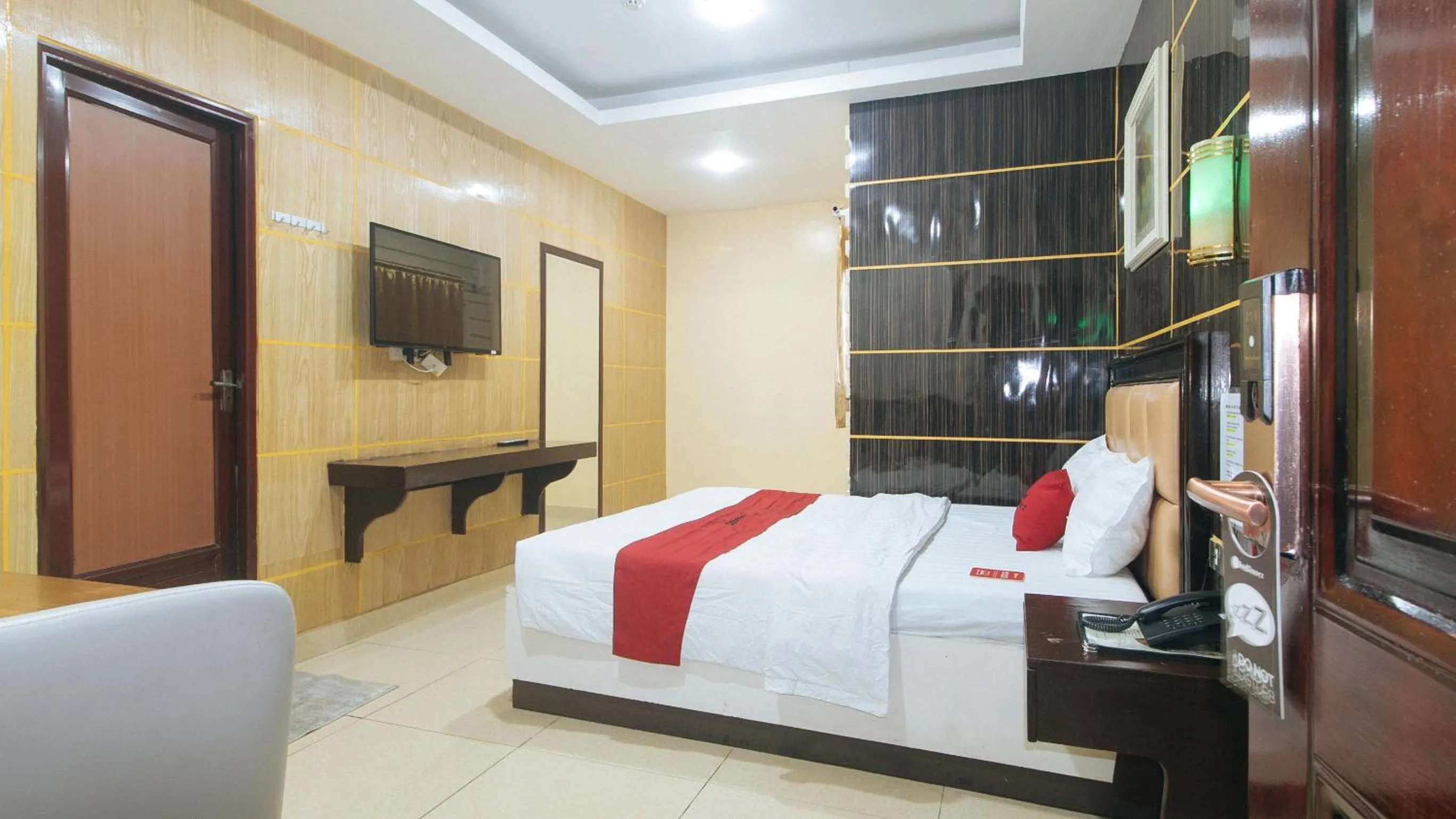Photo of the whole room, Bed in RedDoorz at Winter Hotel Araneta