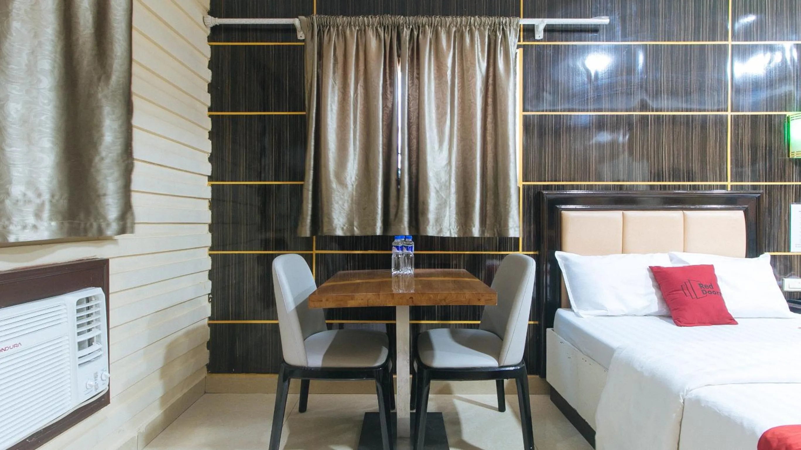 Bed in RedDoorz at Winter Hotel Araneta