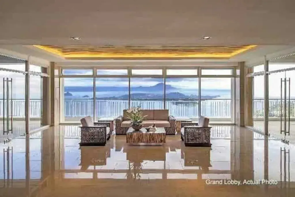 Lounge or bar in Wind Residences by SMCo Lounge or bar in Wind Residences by SMCo