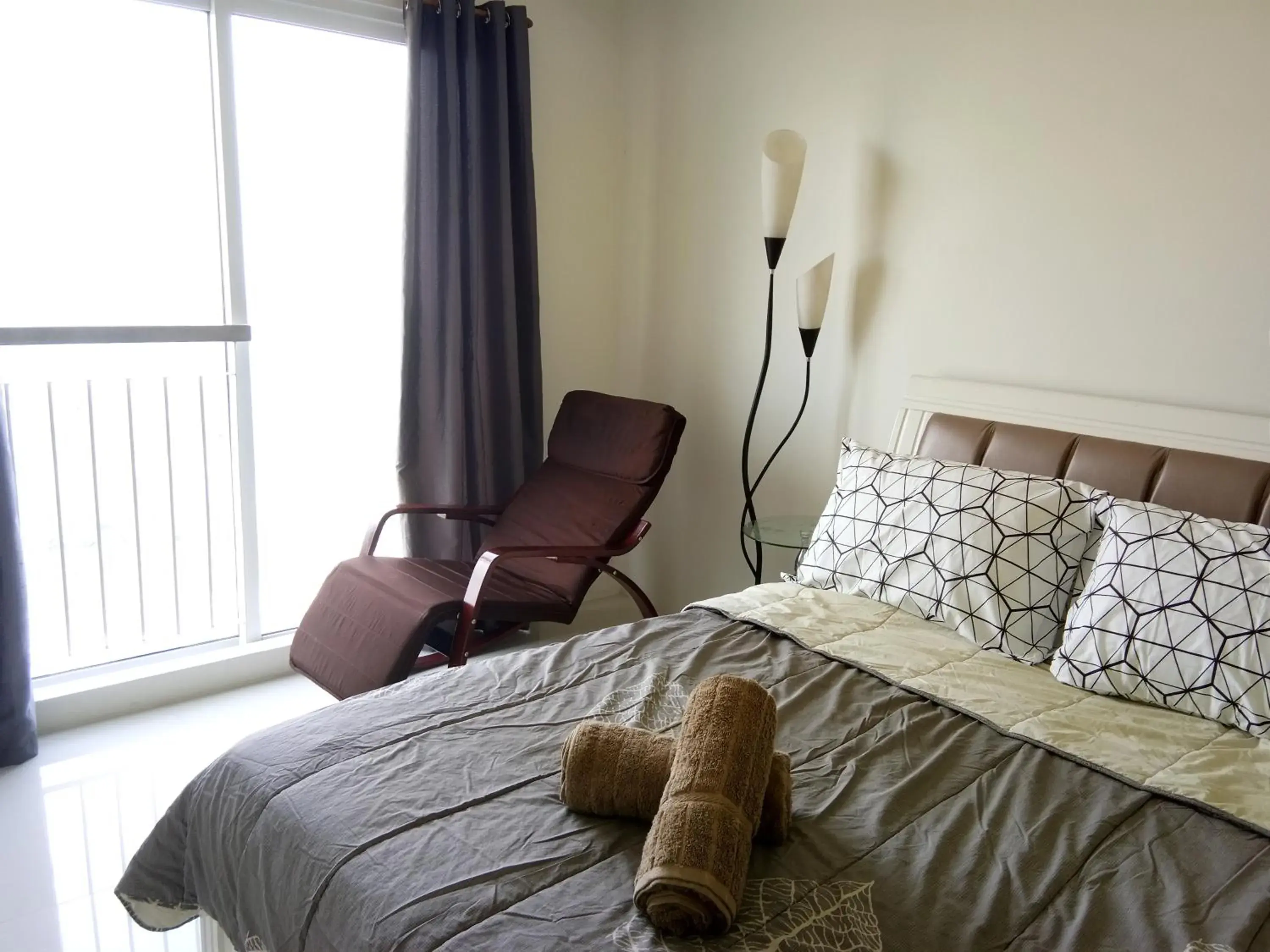 Bedroom, Bed in Wind Residences by SMCo Bedroom, Bed in Wind Residences by SMCo