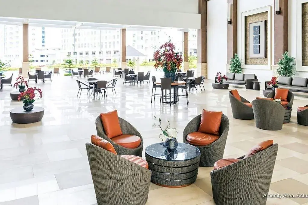Lounge or bar in Wind Residences by SMCo Lounge or bar in Wind Residences by SMCo
