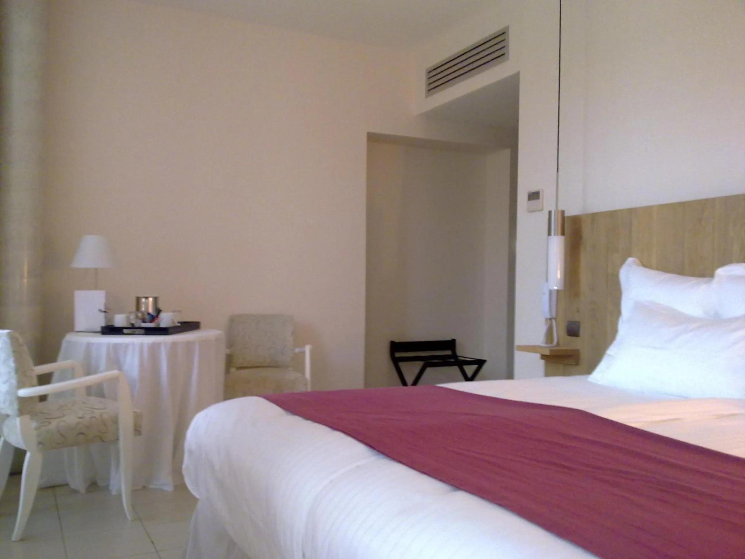 Photo of the whole room, Bed in L'Armateur