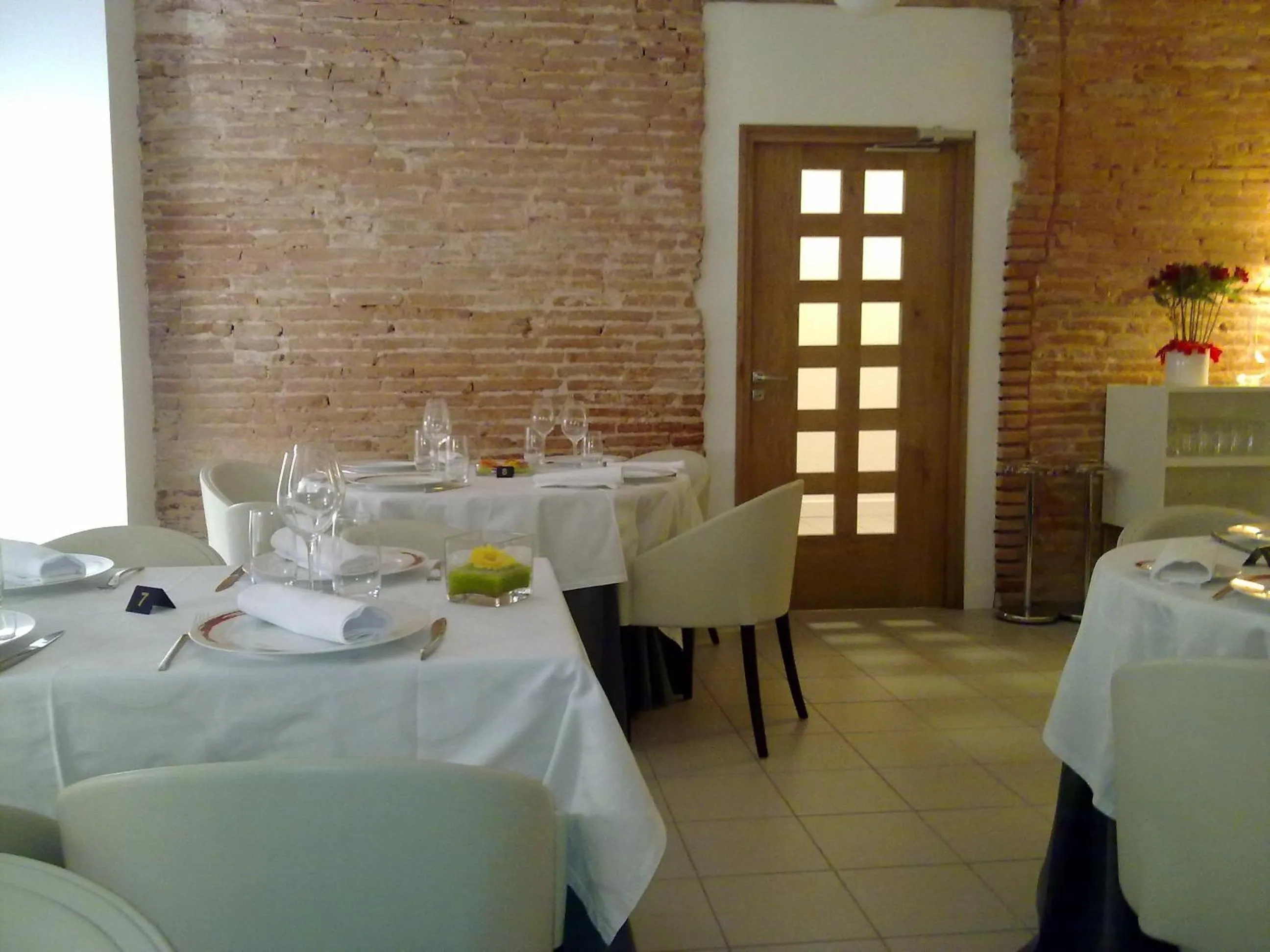 Restaurant/places to eat in L'Armateur