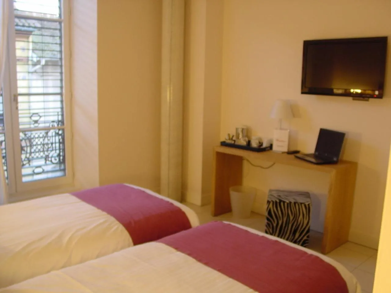 Photo of the whole room, Bed in L'Armateur