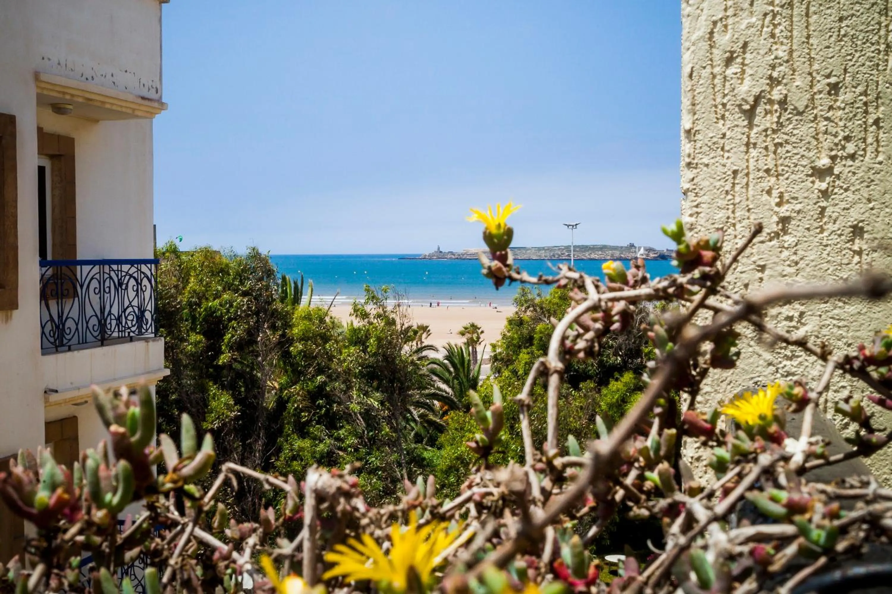 People in Résidence Louzani