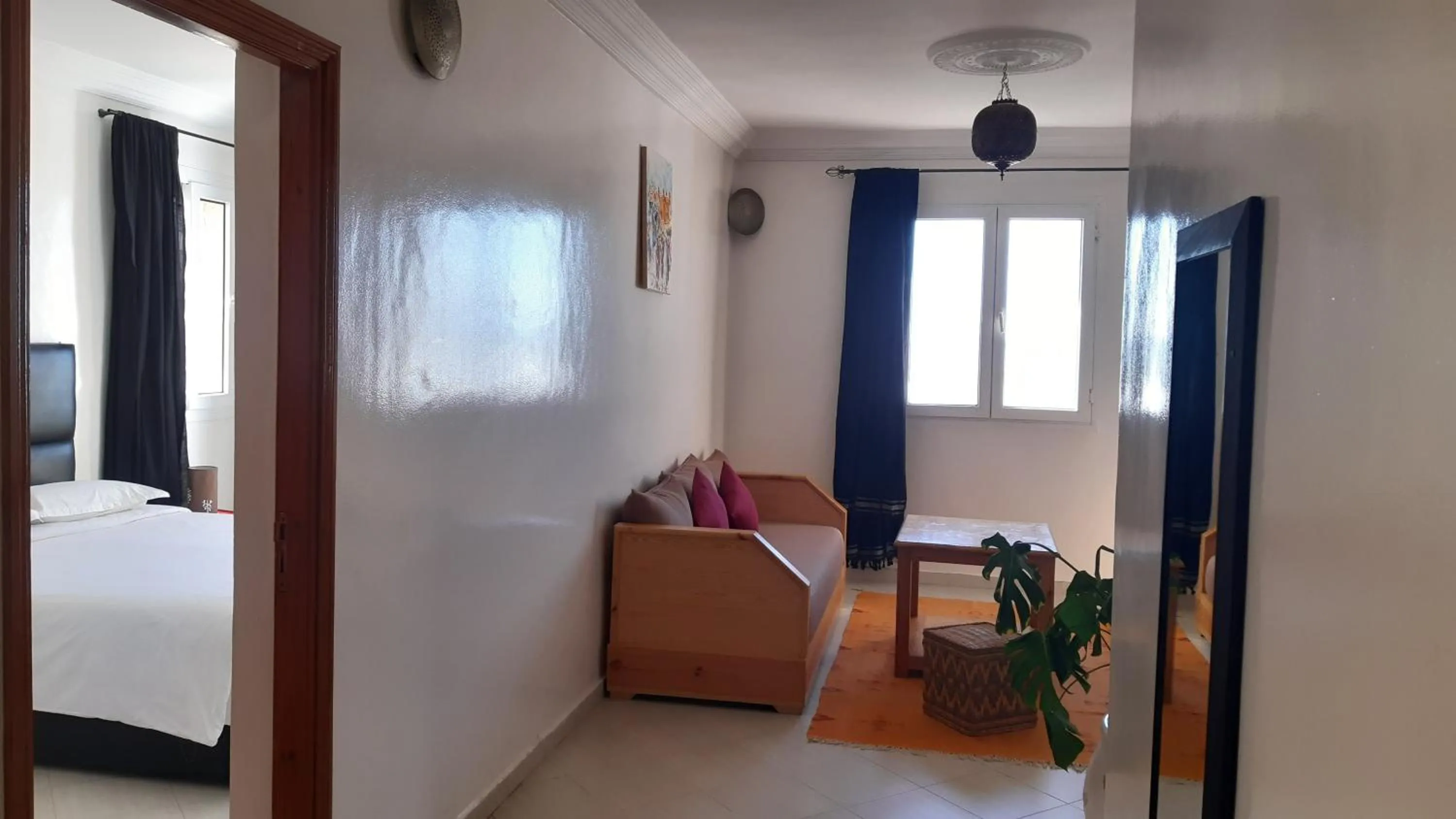 Communal lounge/ TV room, Bed in Résidence Louzani