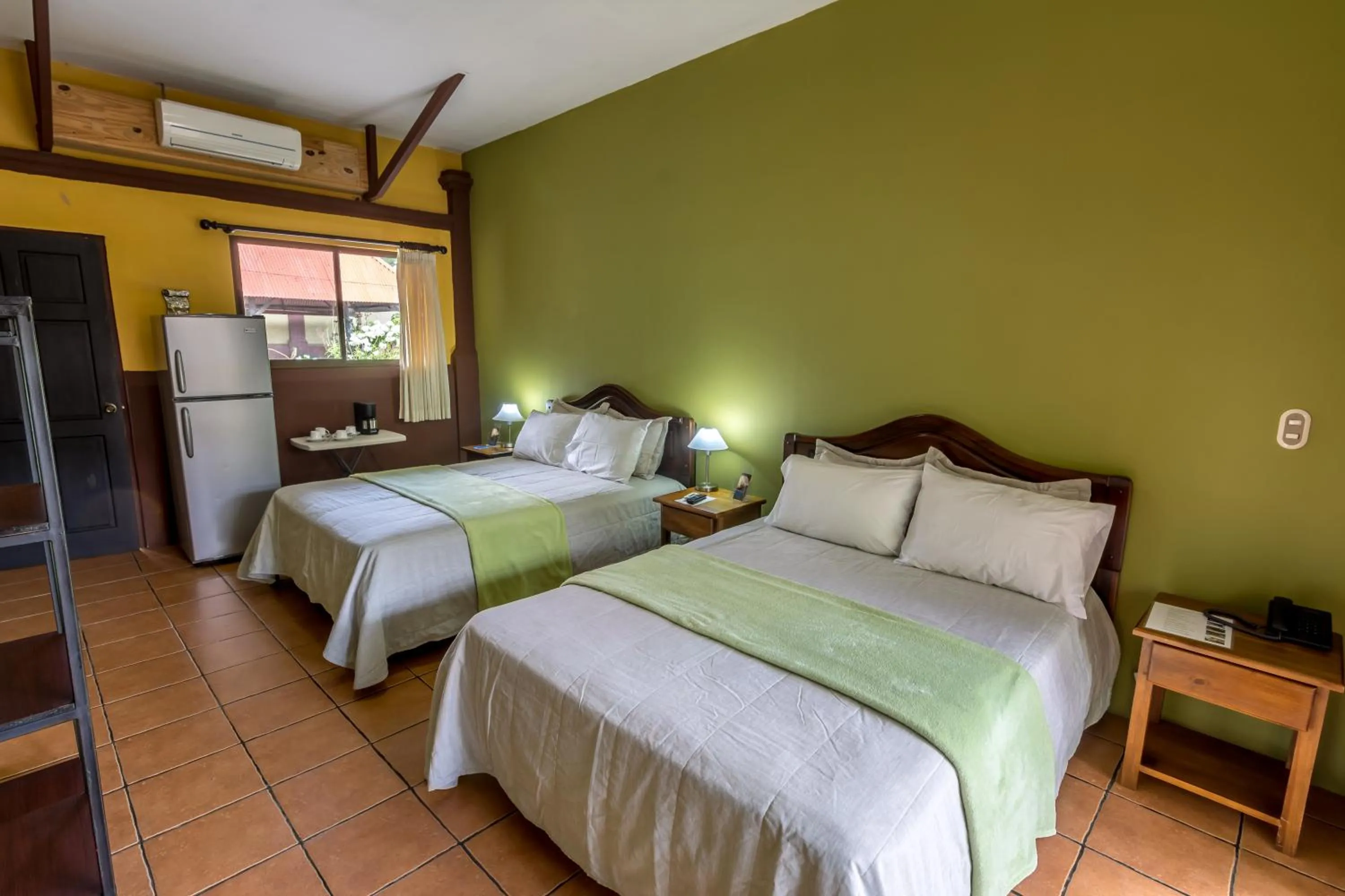 Bedroom, Bed in Kayak Lodge