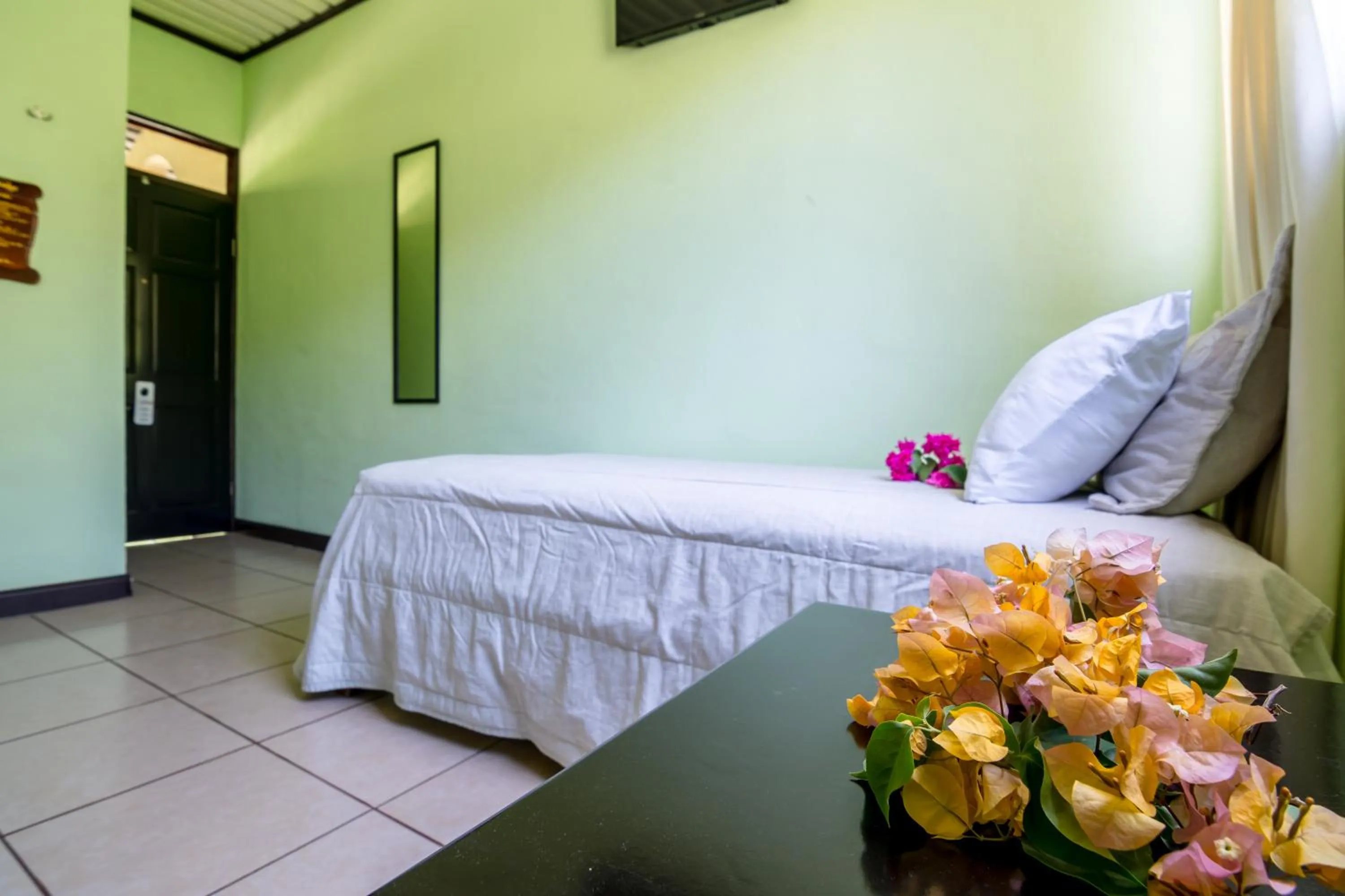 Bedroom, Bed in Kayak Lodge