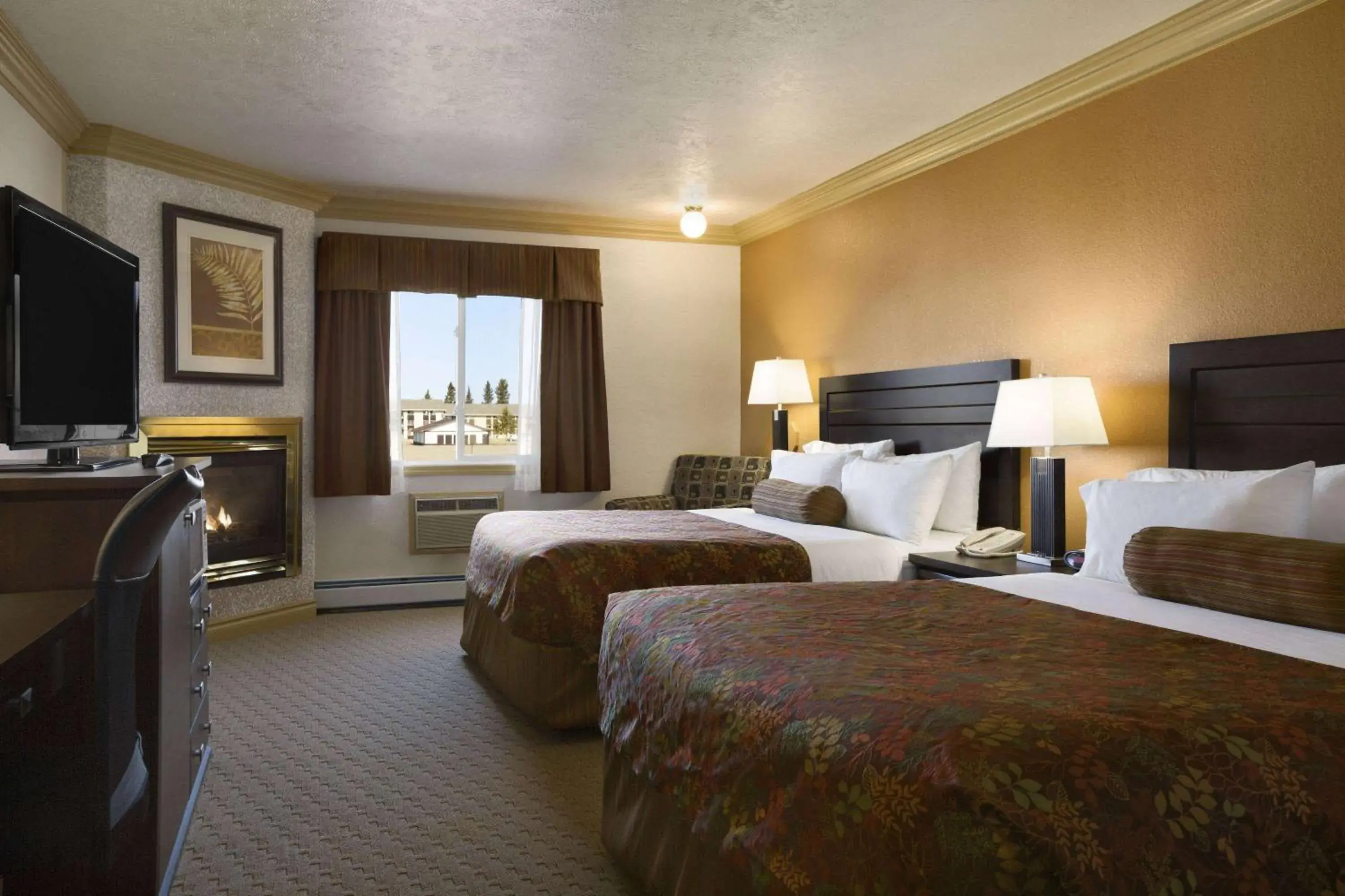 Photo of the whole room, Bed in Days Inn by Wyndham High Level Photo of the whole room, Bed in Days Inn by Wyndham High Level