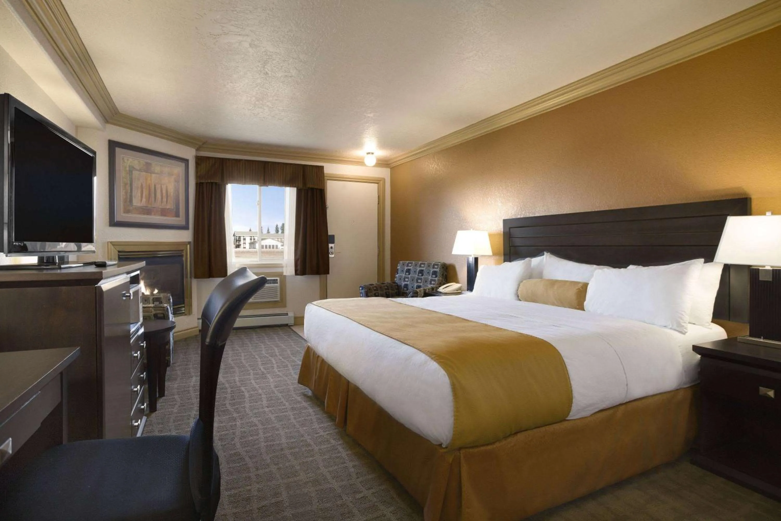 Photo of the whole room, Bed in Days Inn by Wyndham High Level