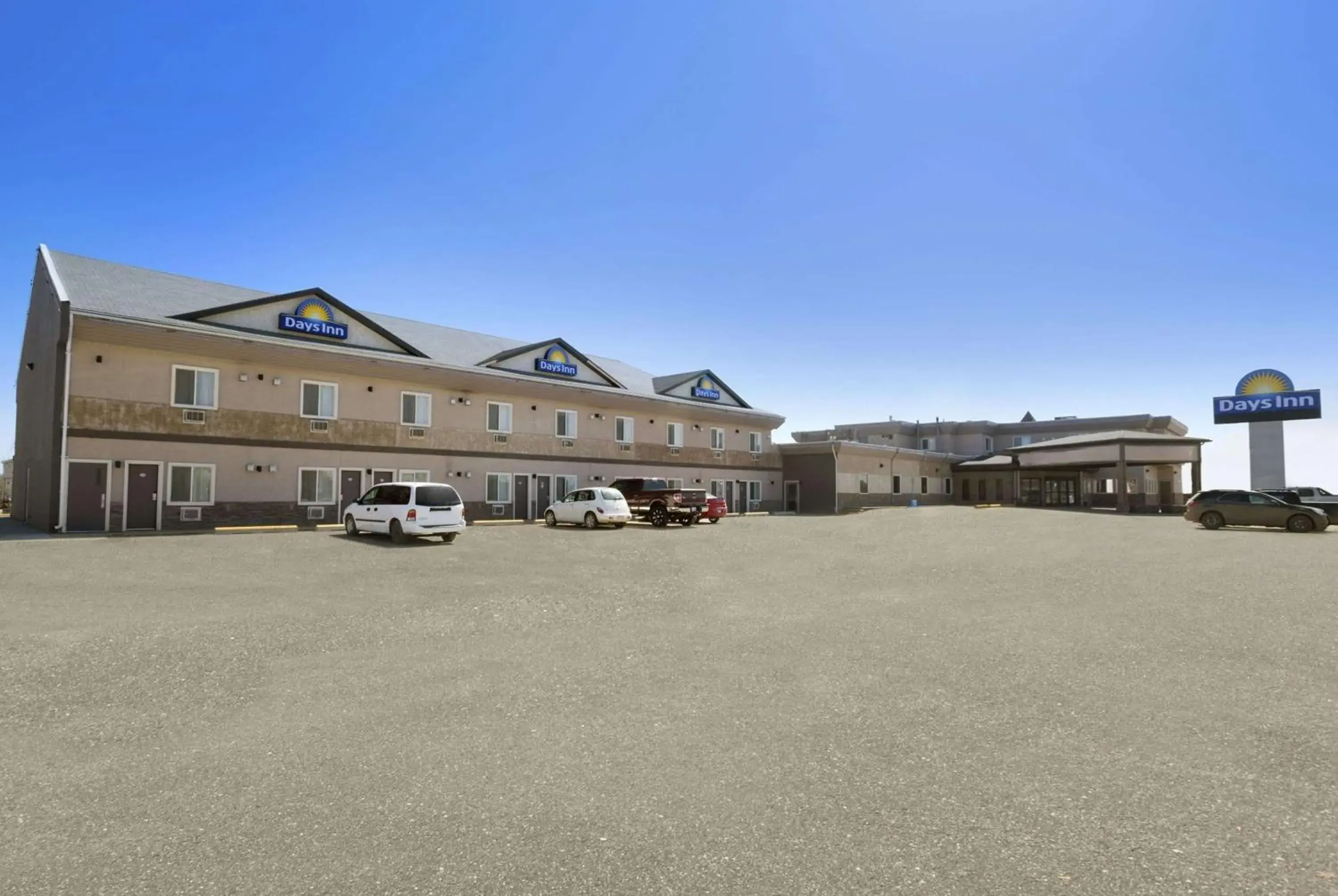 Property building in Days Inn by Wyndham High Level Property building in Days Inn by Wyndham High Level