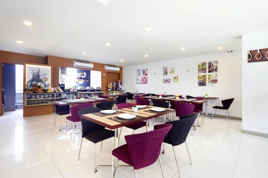Restaurant/Places to Eat in Art Patong Residence