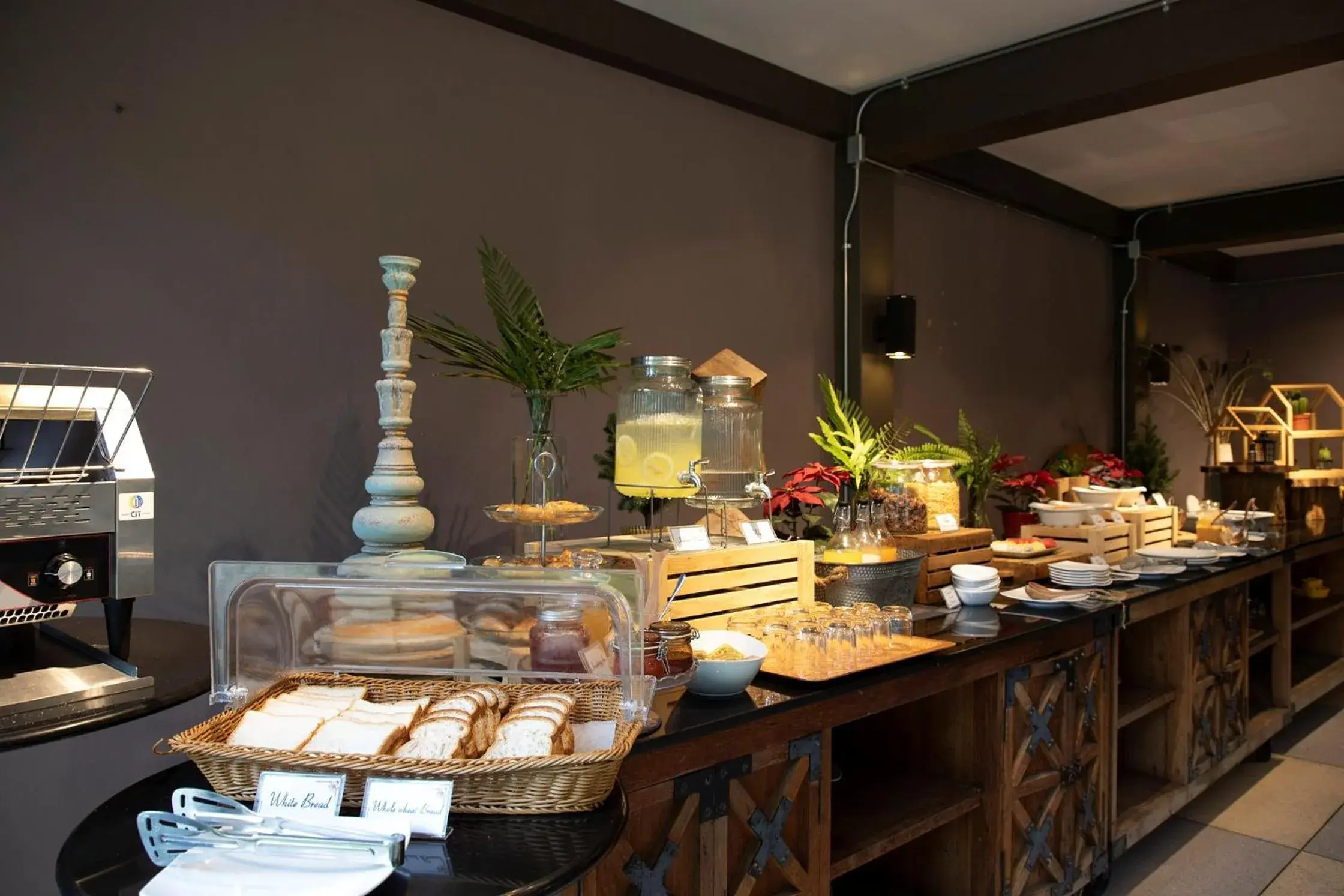 Restaurant/places to eat in The Leela Resort & Spa Pattaya Restaurant/places to eat in The Leela Resort & Spa Pattaya